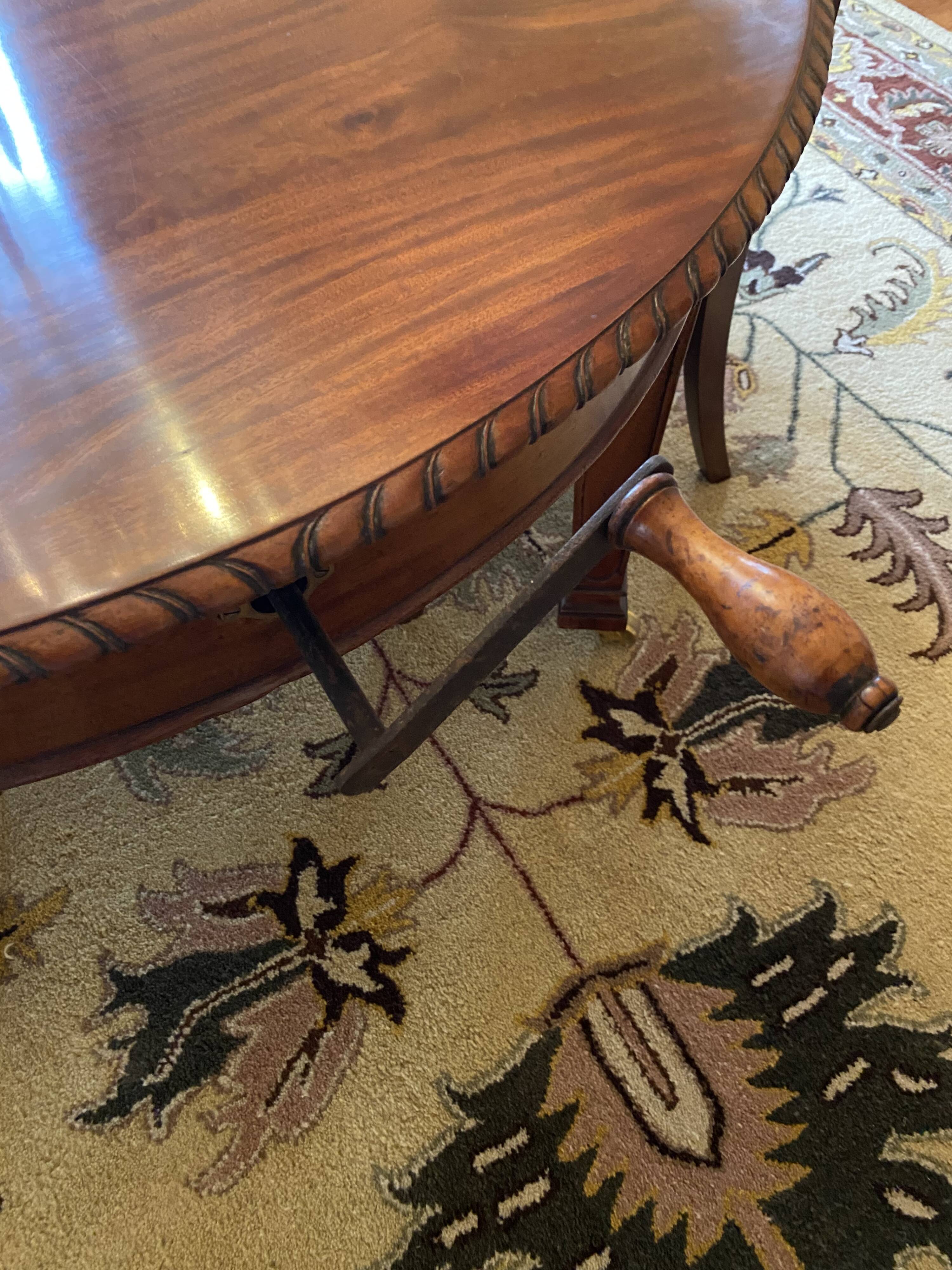 Table à manger antique (époque édouardienne)