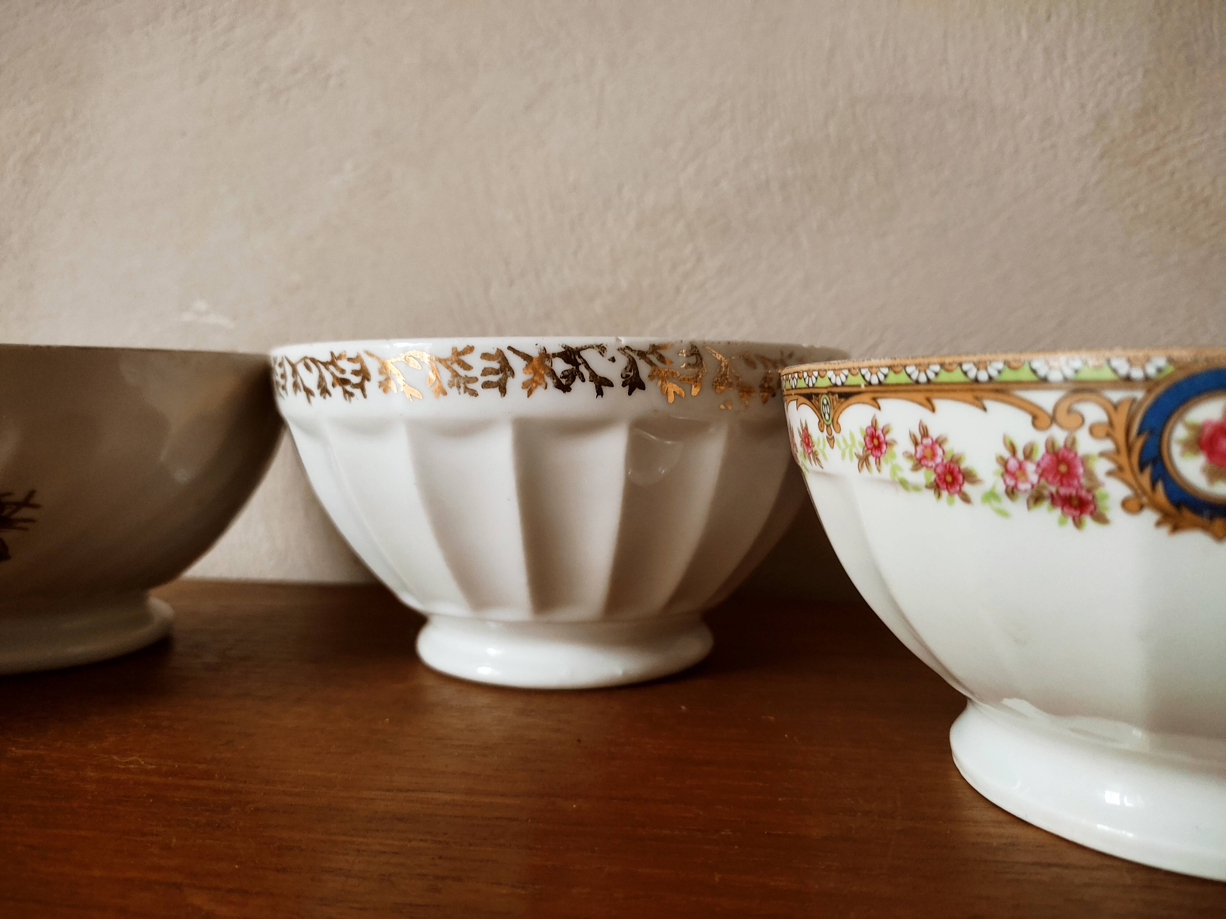 Set of 12 mismatched porcelain bowls