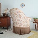 Fauteuil crapaud beige motifs floraux à franges