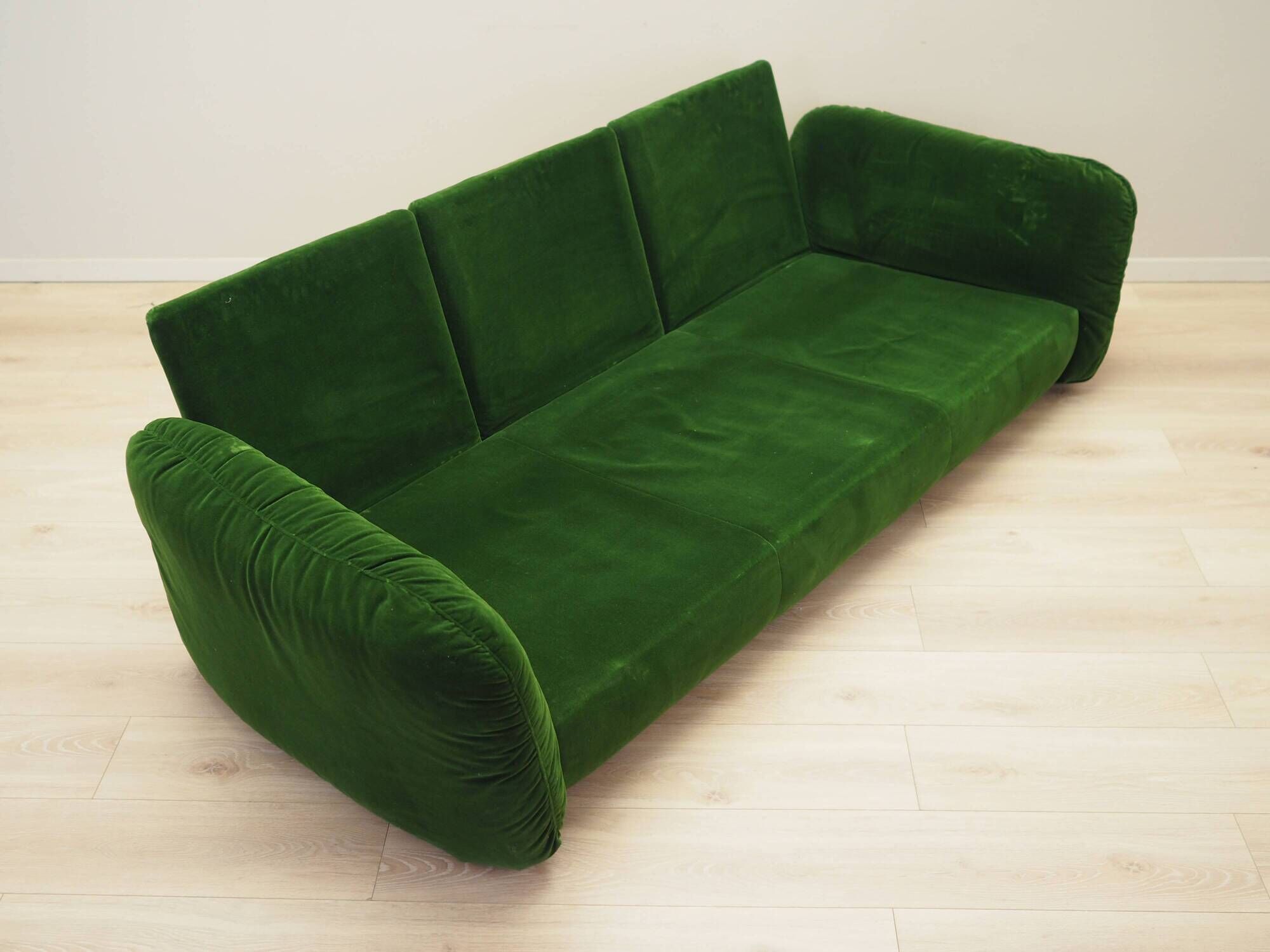 Green velour sofa, Italian design, 1970s, manufacturer: Busnelli, designer