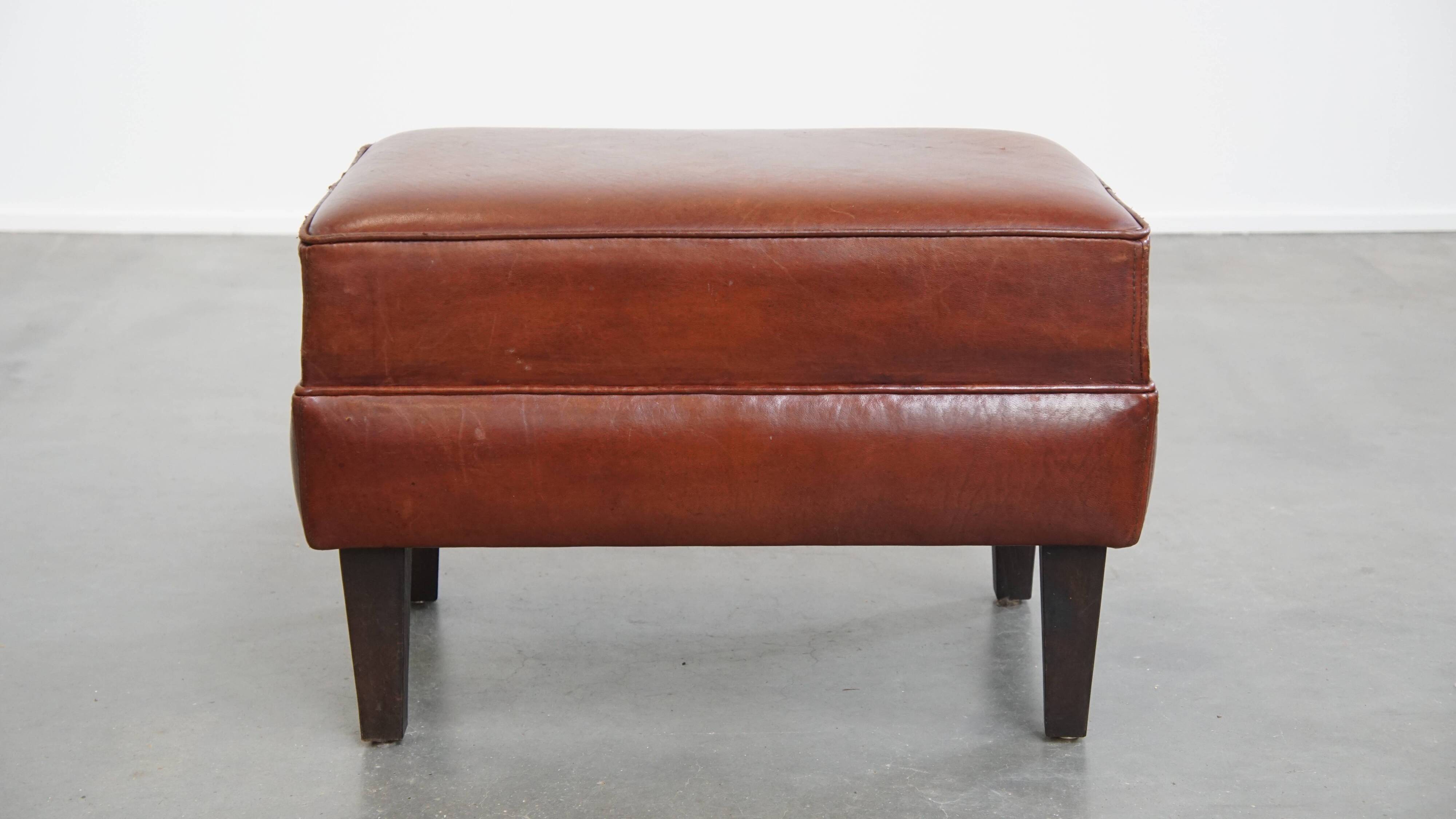 Pouf en cuir de mouton couleur cognac