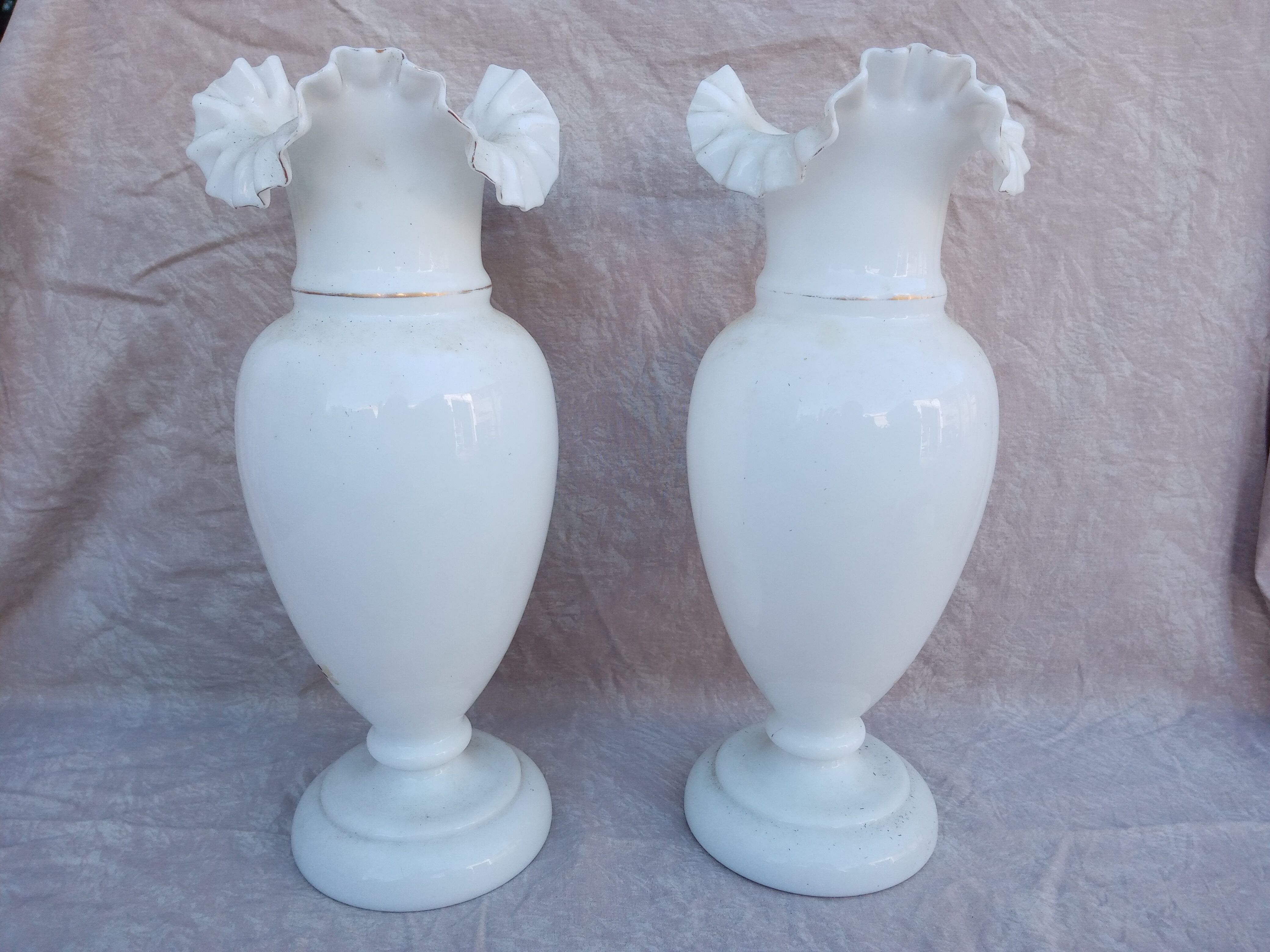 Pair of vase in white opaline