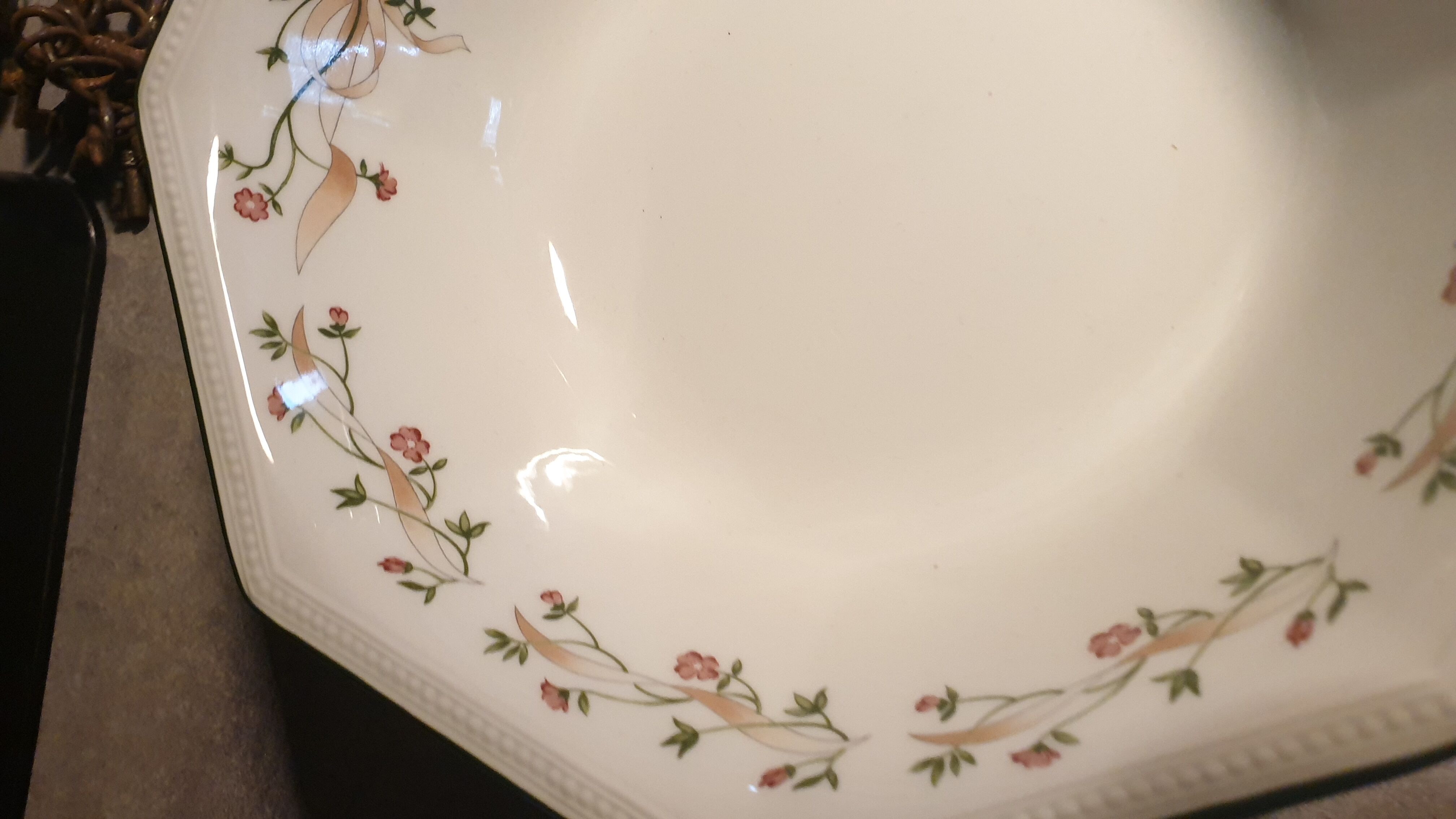 Johnson Brothers salad bowl 1980s "Eternal Beau"