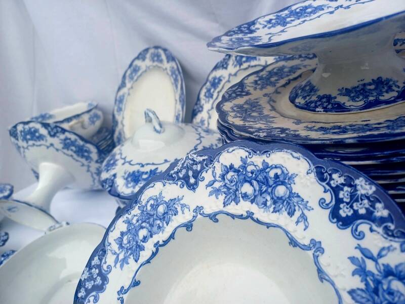 Magnifique ancien service semi porcelaine anglaise Ridgways modèle rose