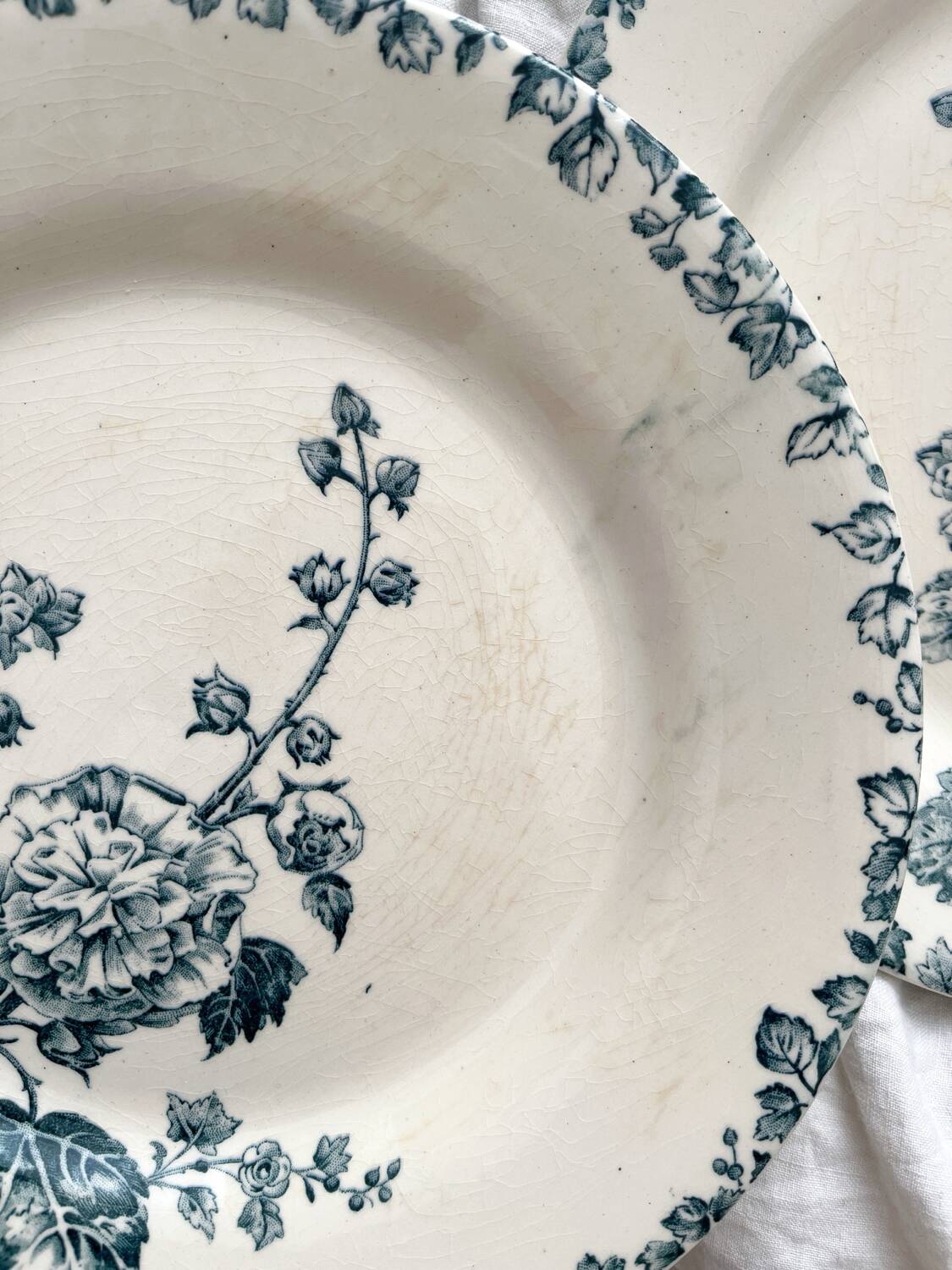6 flat ironstone plates “Hollyhock” Gien