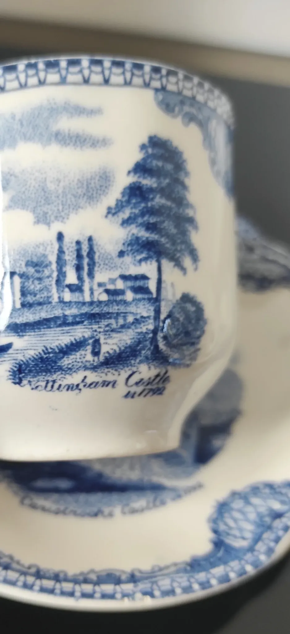 Lot de tasses et soucoupes vintage