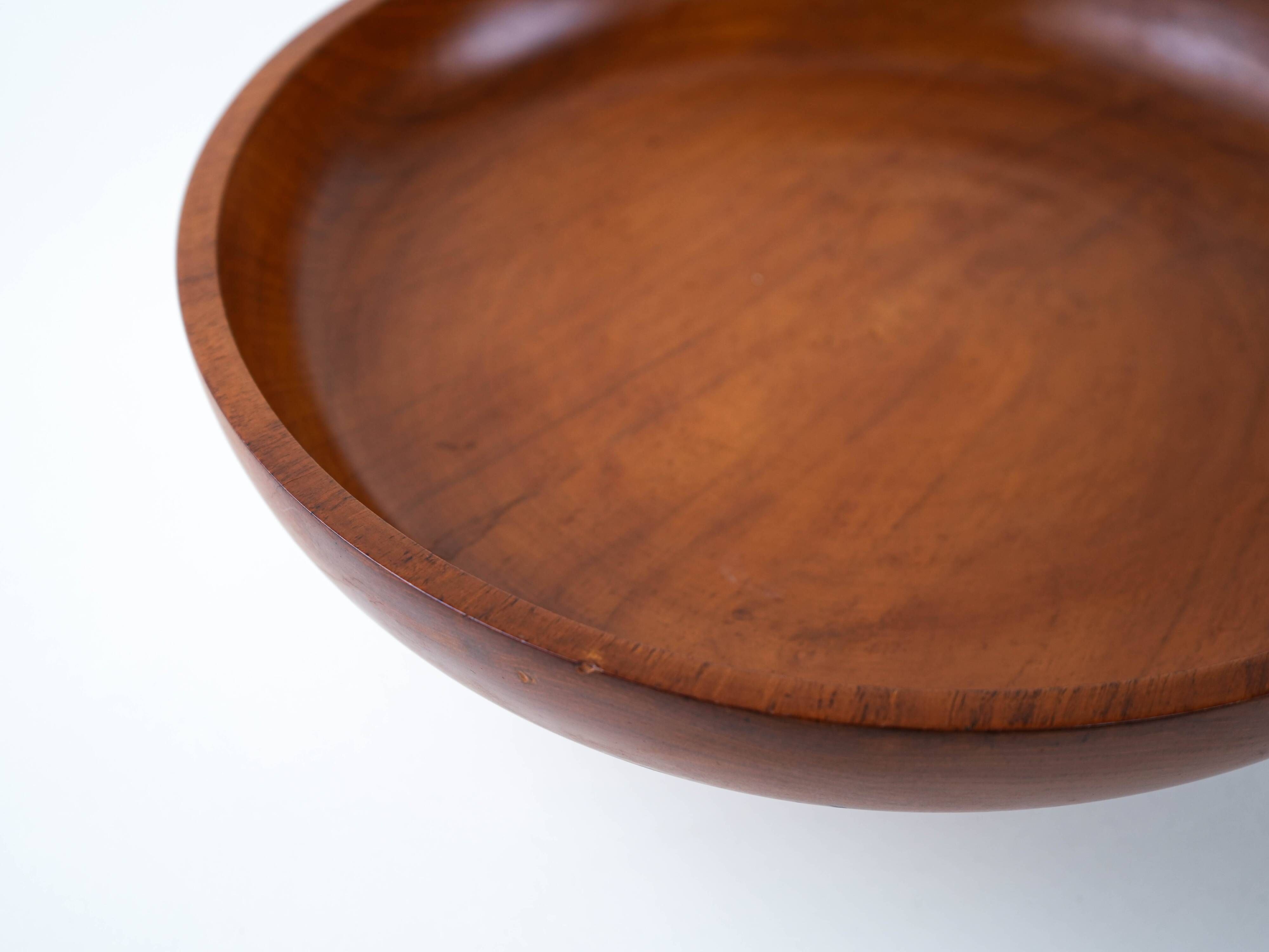 Danish solid teak wood platter on profiled base, 1970s Scandinavian craftsmanship