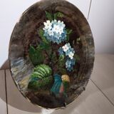 Large round-shaped dish