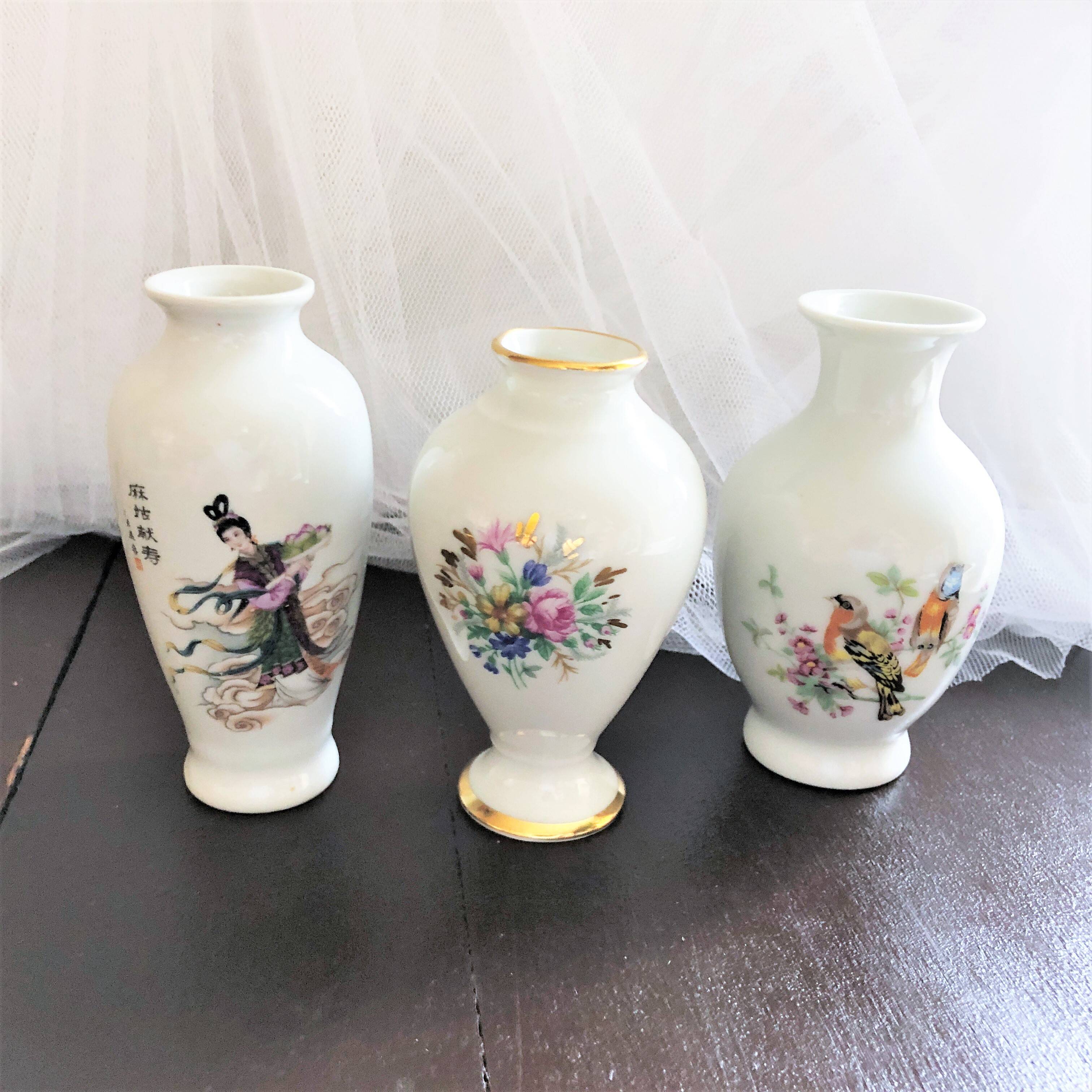 Set of 3 porcelain vases