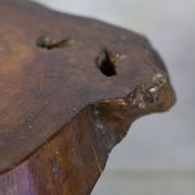 Table d'appoint tripode bois massif brutaliste