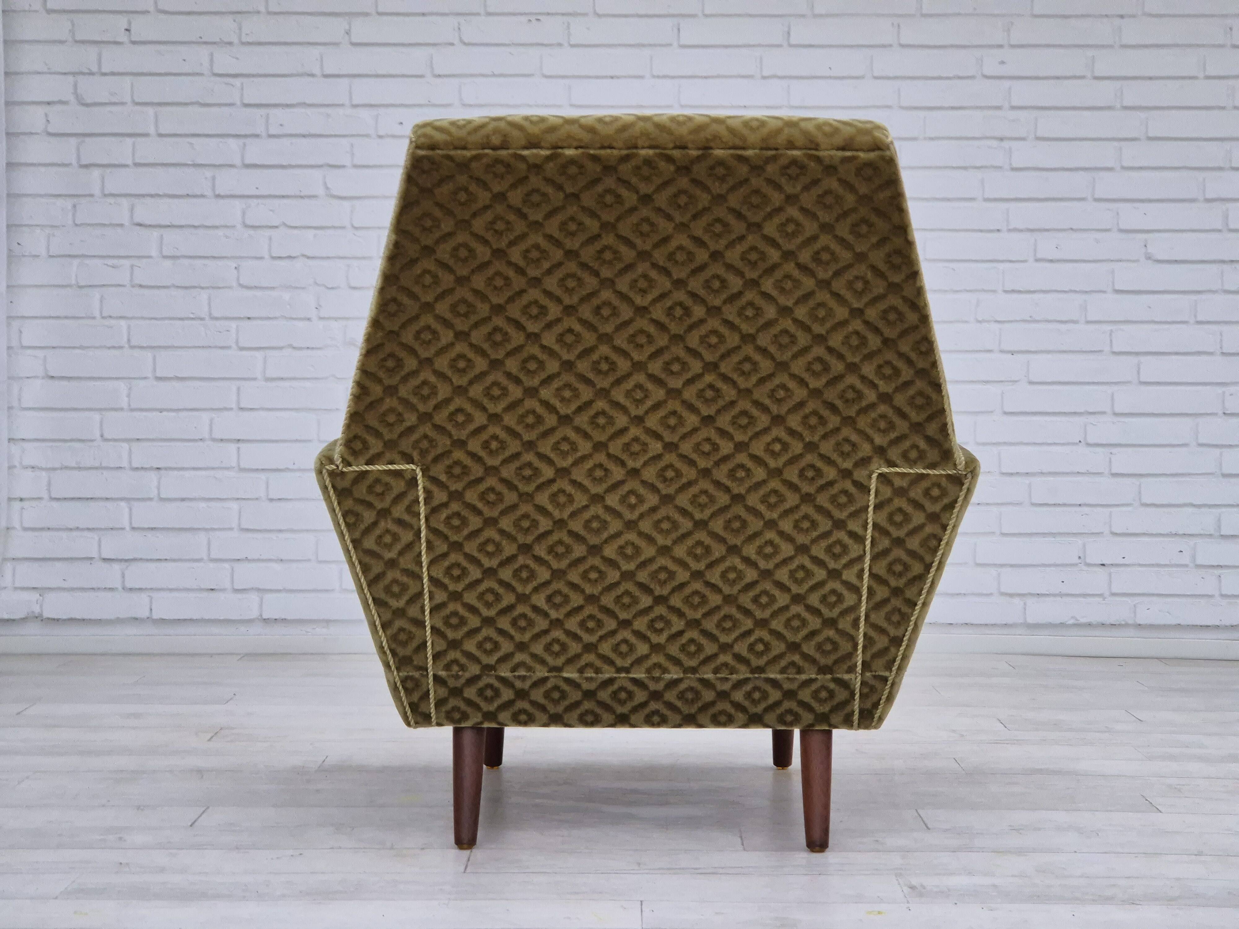 Fauteuil danois à dossier haut de georg thams, revêtement original, velours vert, bois de teck.
