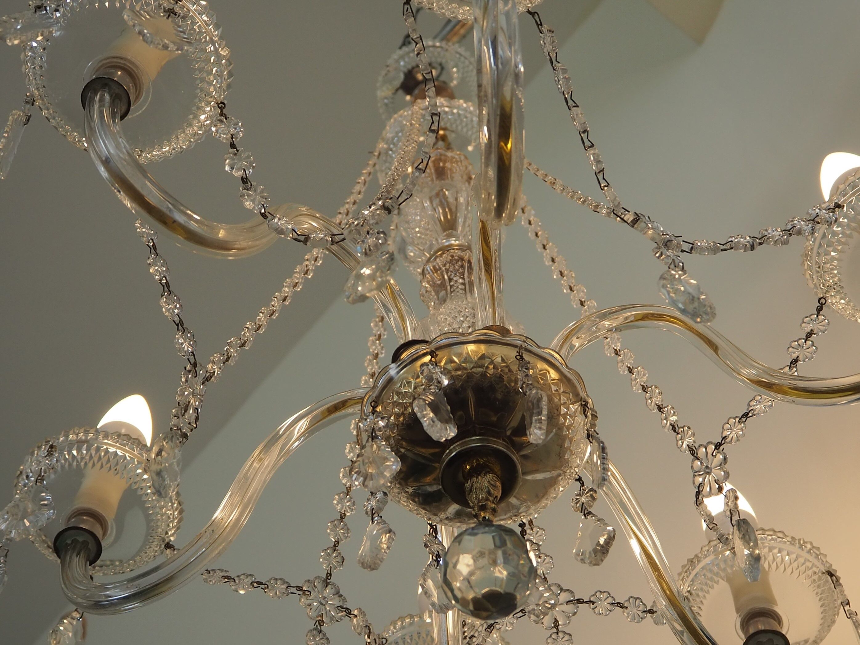 6-light chandelier with tassels