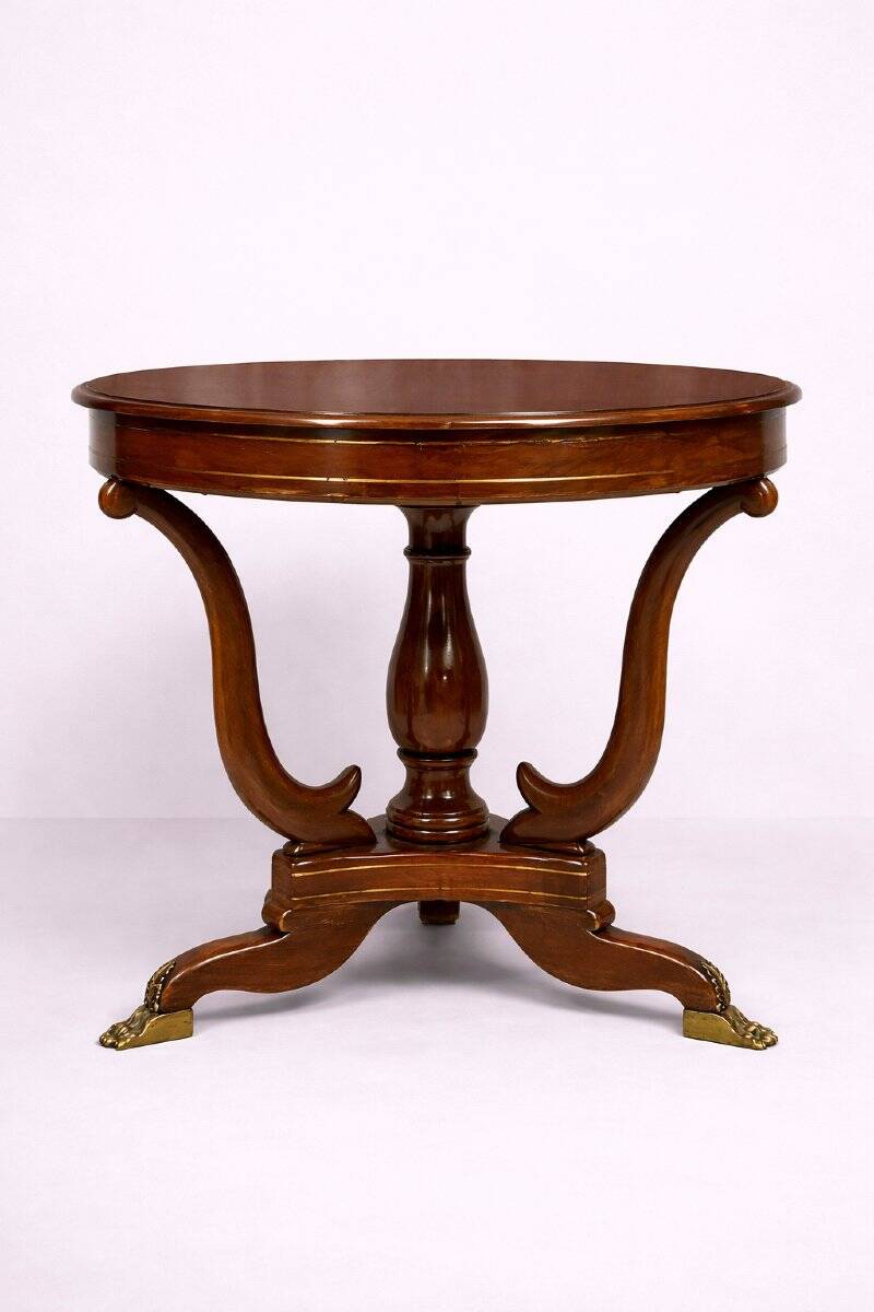 Table ronde Empire – acajou avec incrustations et pieds griffes