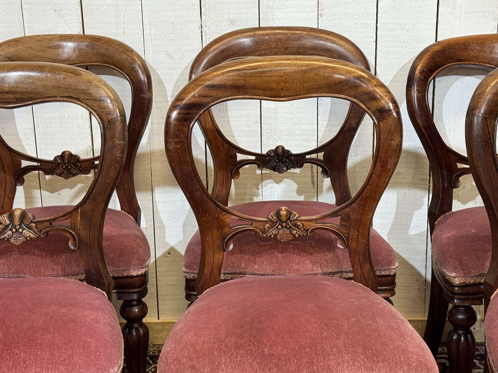 Suite de 8 chaises anglaises en acajou de style Victorien