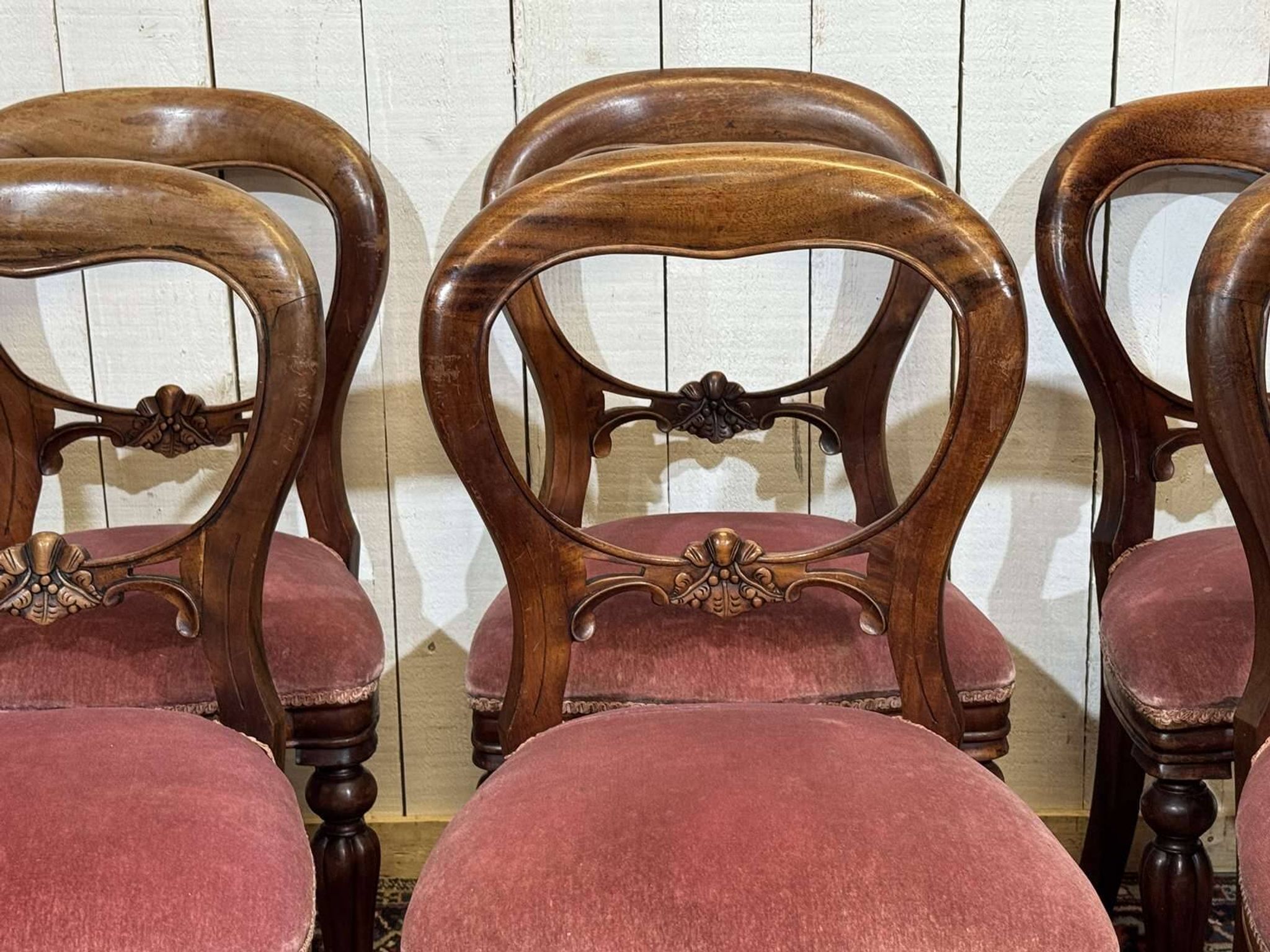 Suite de 8 chaises anglaises en acajou de style Victorien