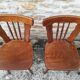 Chaises de bistrot dépareillées
