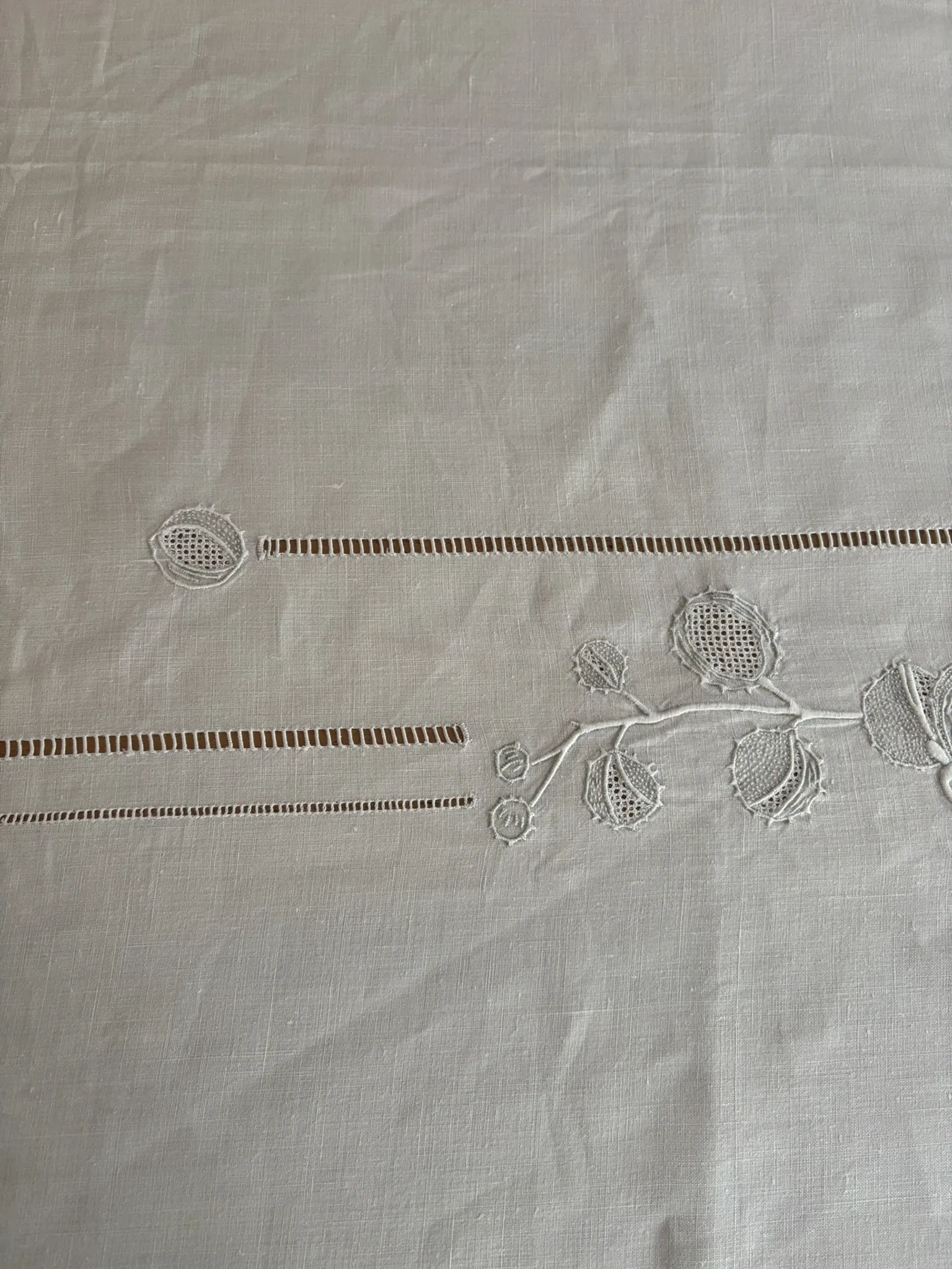 Nappe brodée ancienne