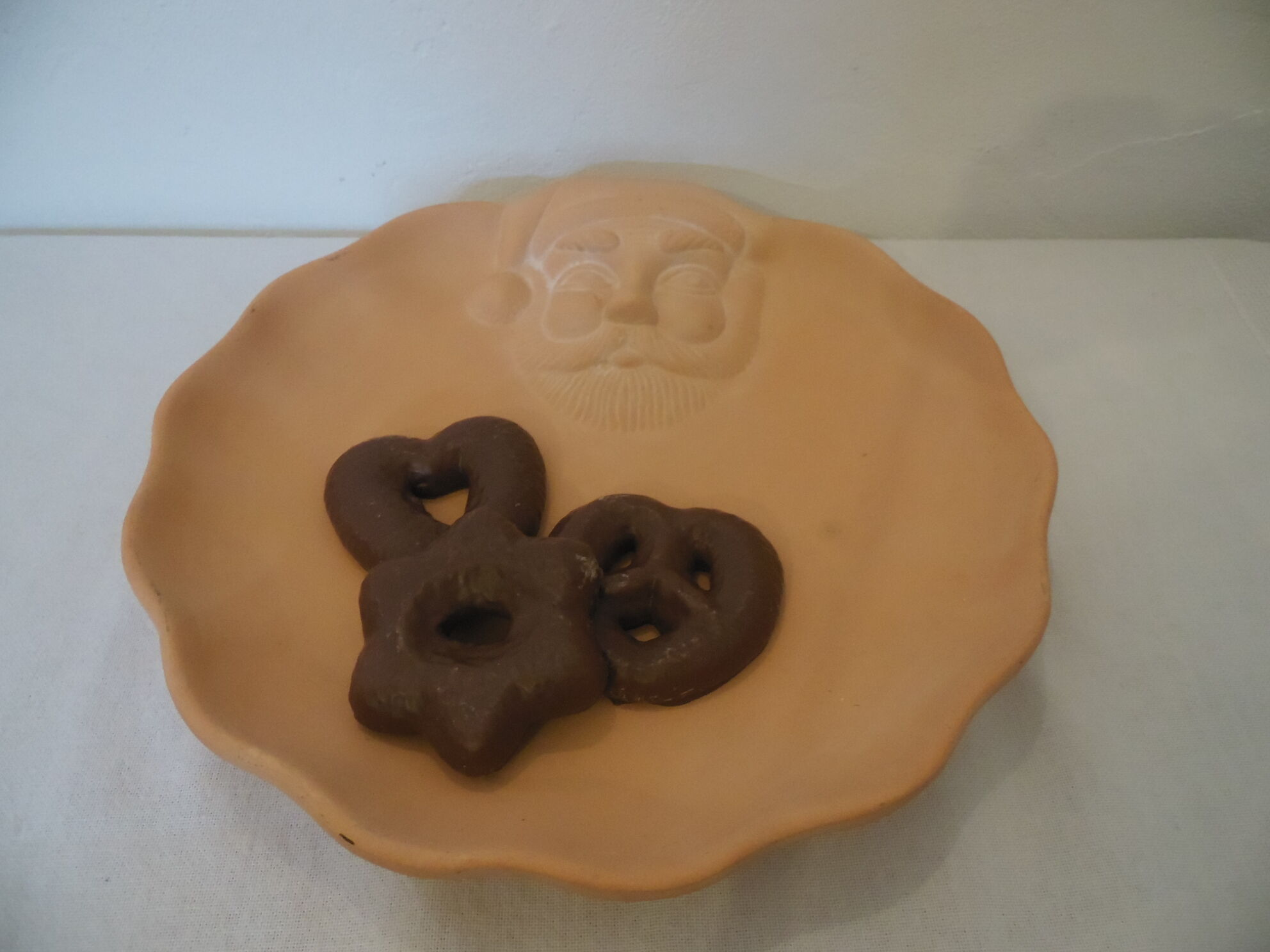 Terracotta dish Santa Claus