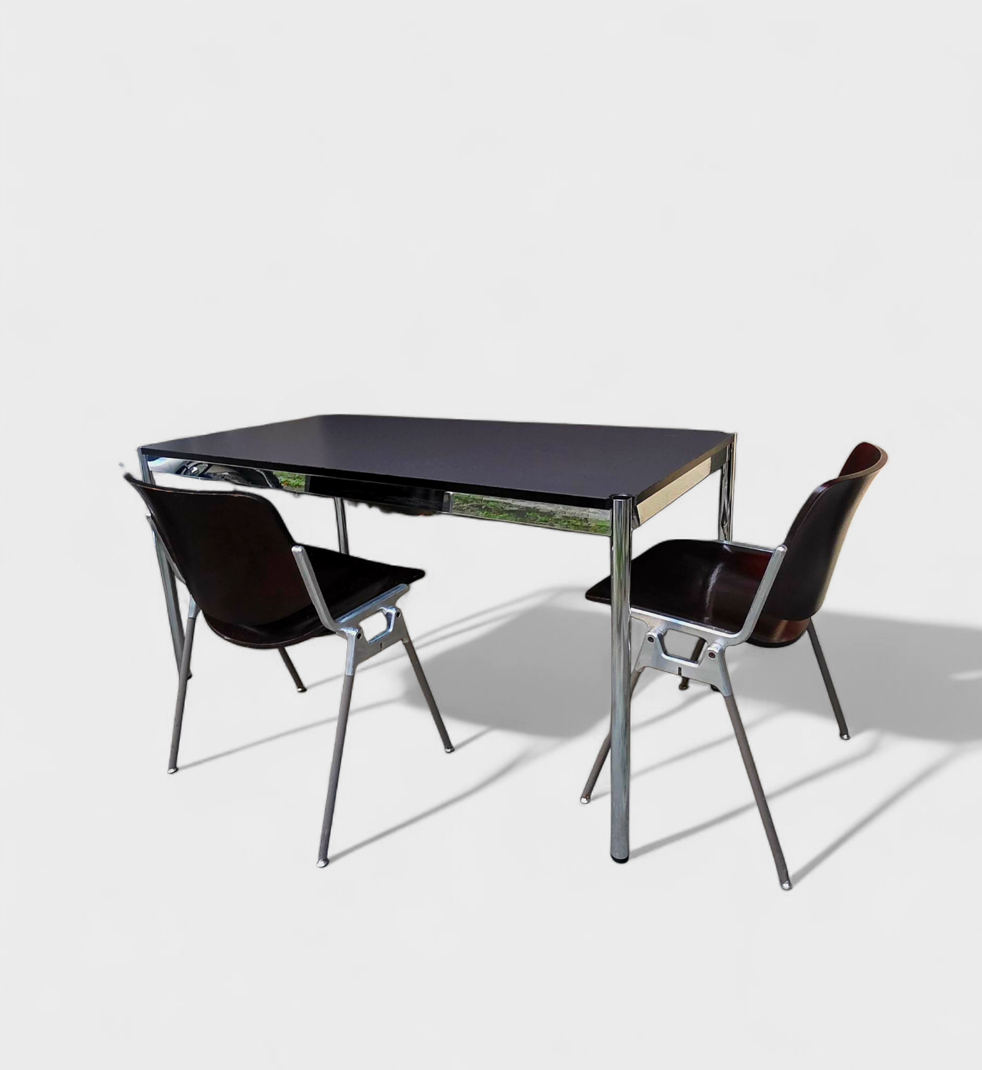 Table USM Haller gris anthracite – design suisse iconique
