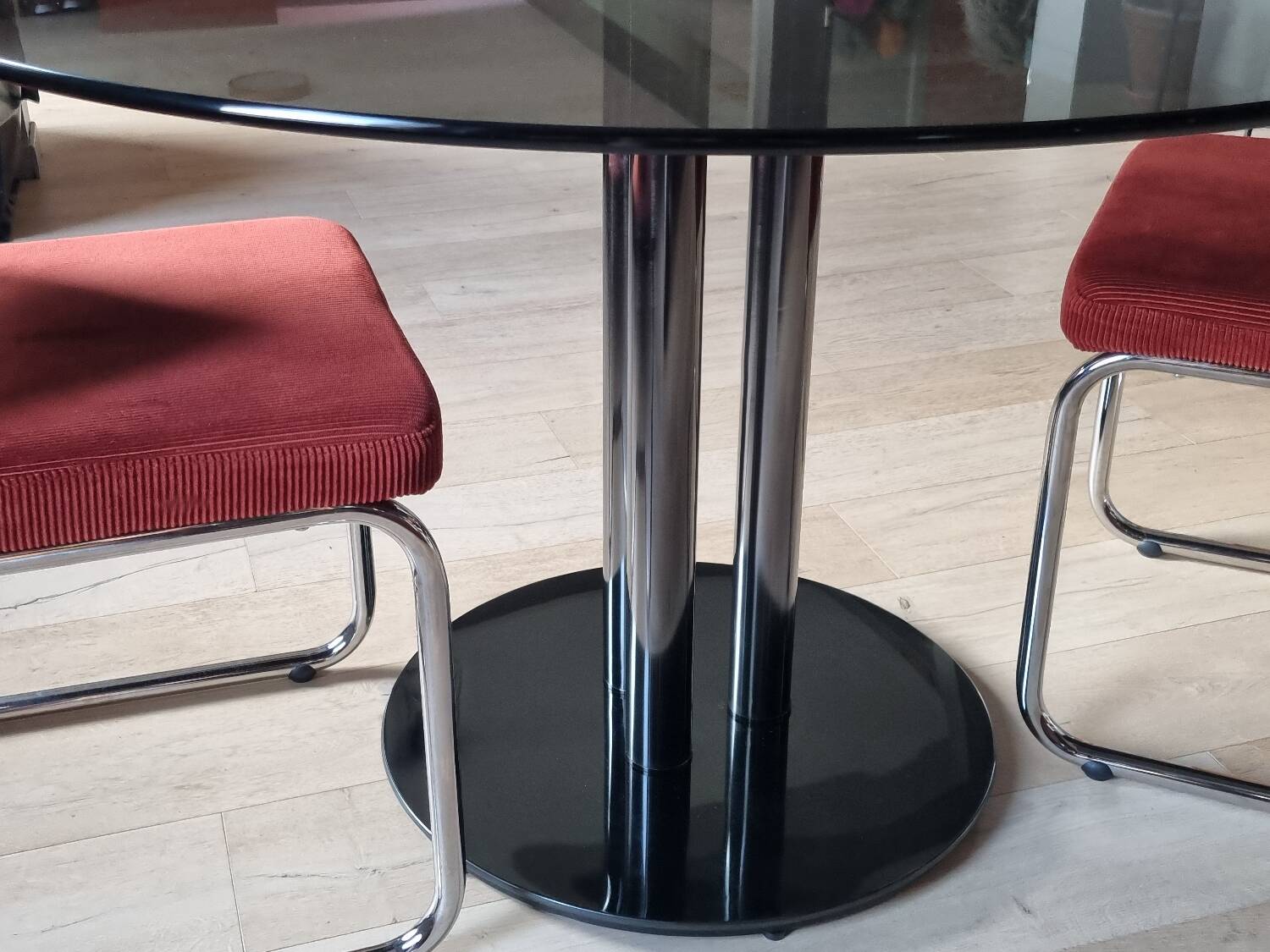 Round black smoked glass dining table + 2 terracotta chairs