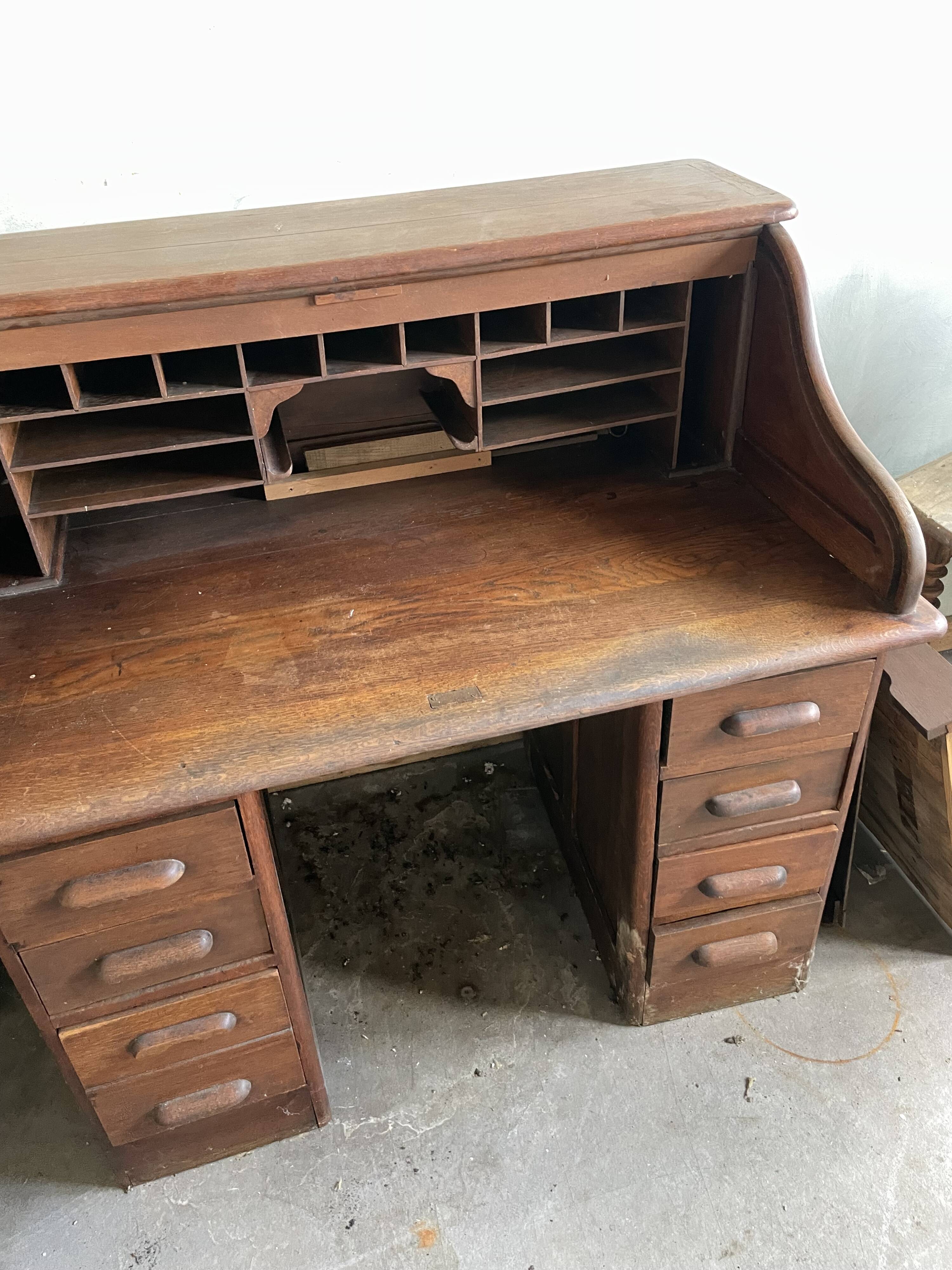 American office without curtain