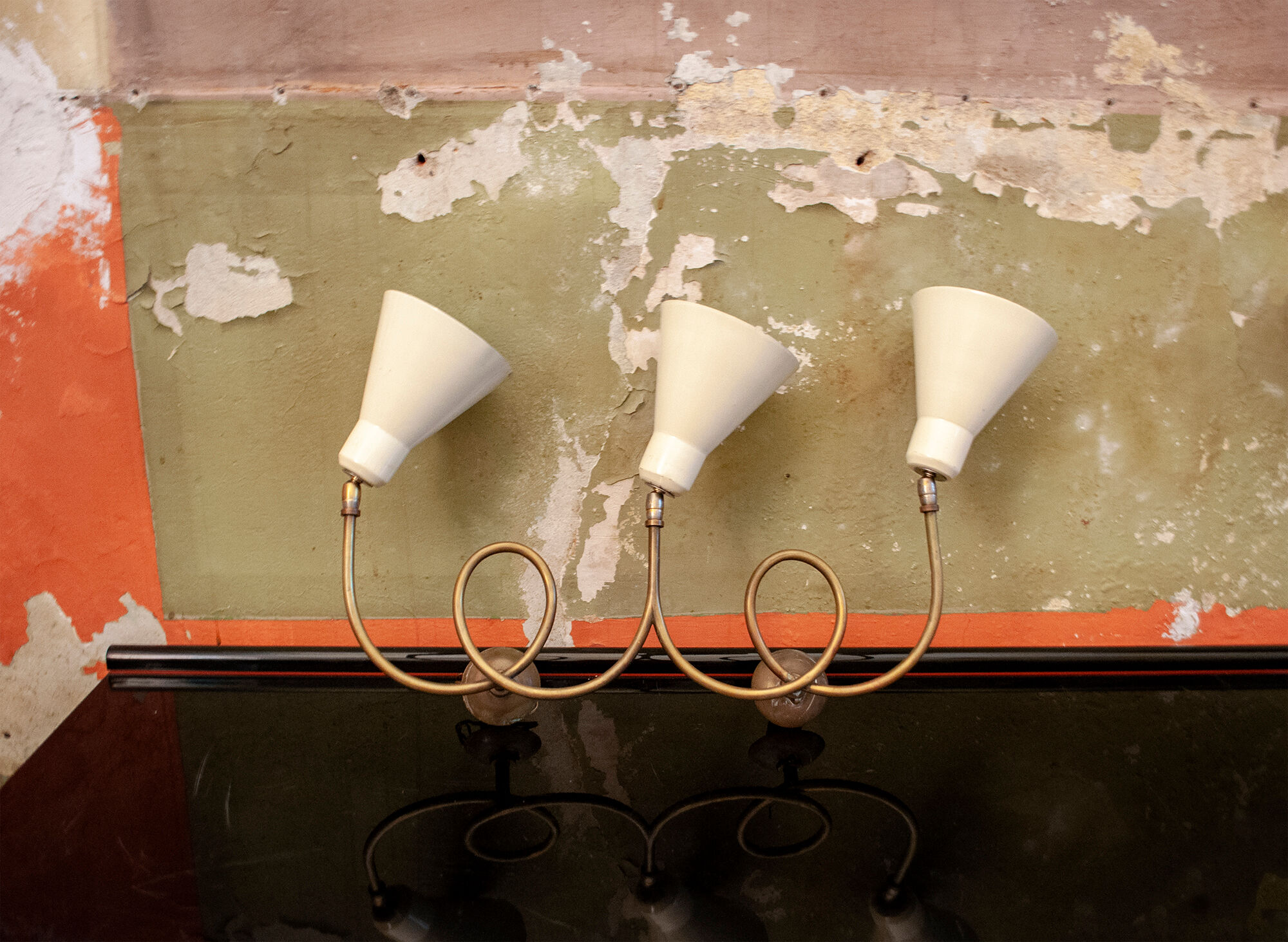 Wall lamp in brass and with three lights.  Italy 50s