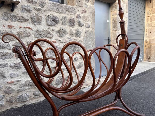 Berceau ancien Thonet 1900 – bois courbé – charme authentique