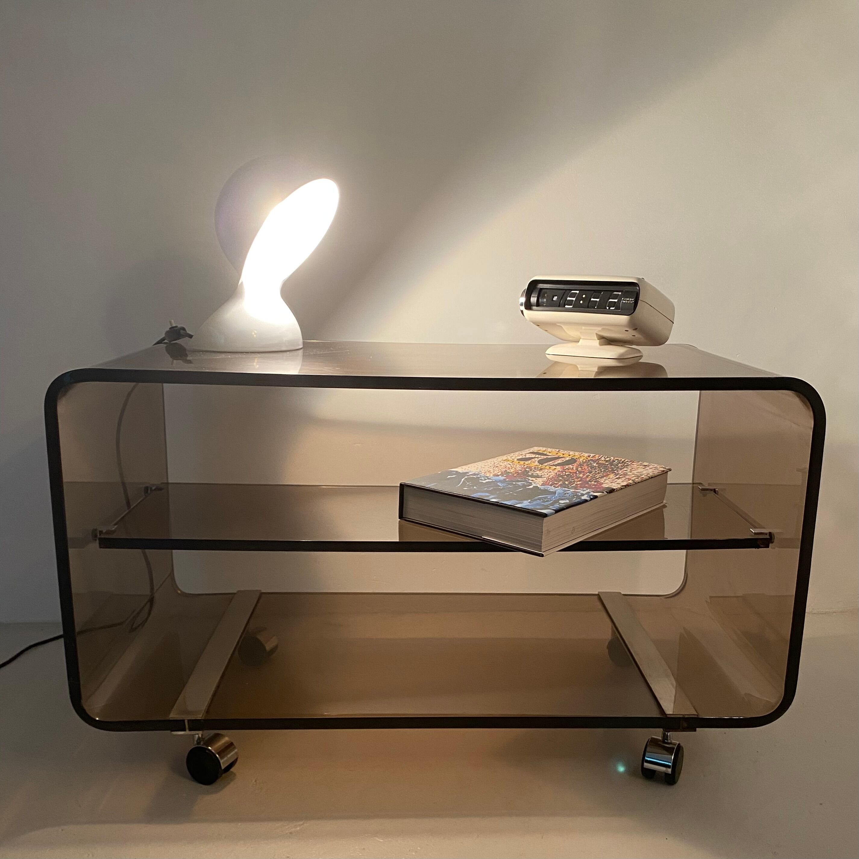 Coffee table served by Michel Dumas for Roche Bobois. 1970