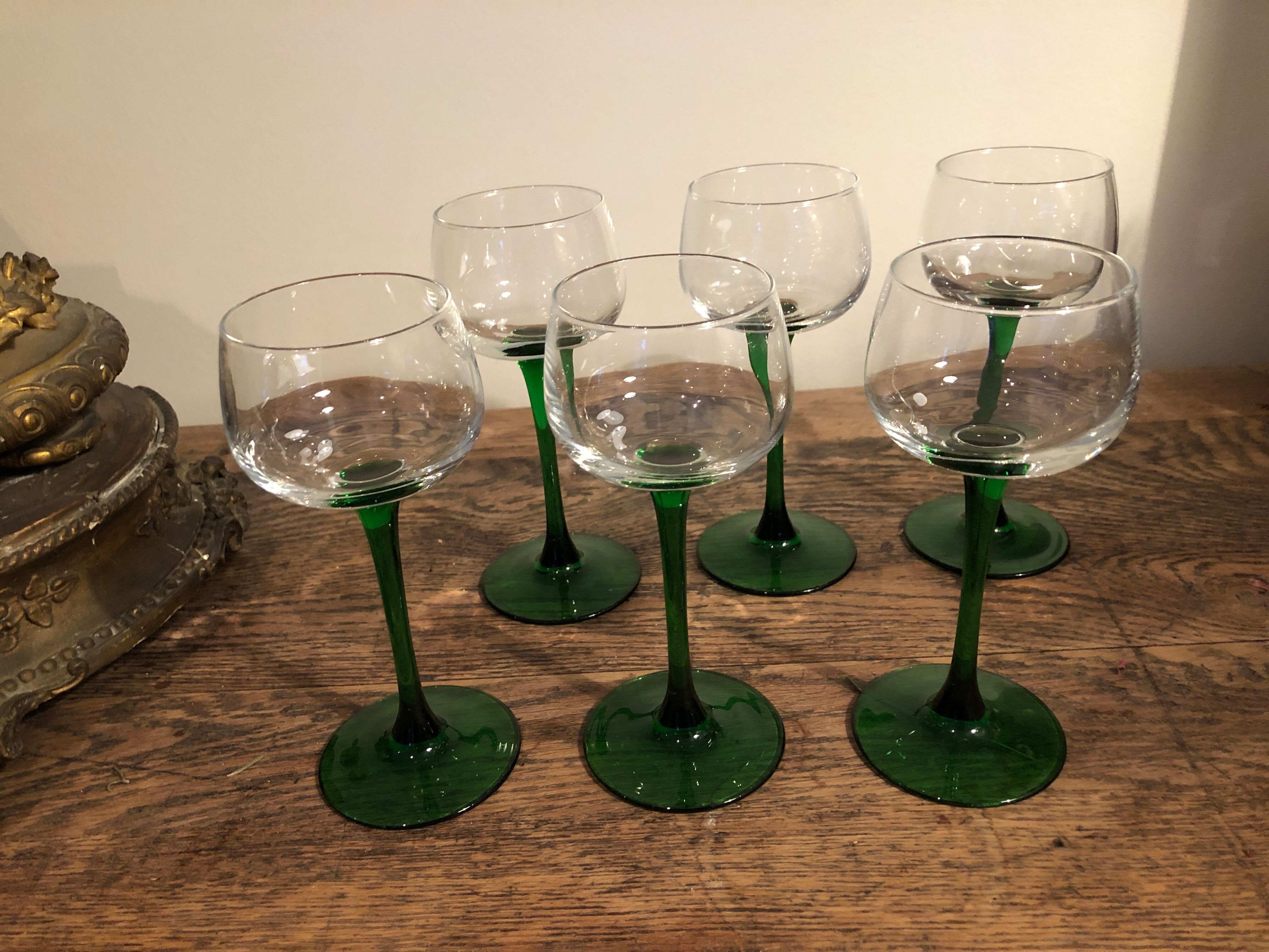 6 white wine glasses