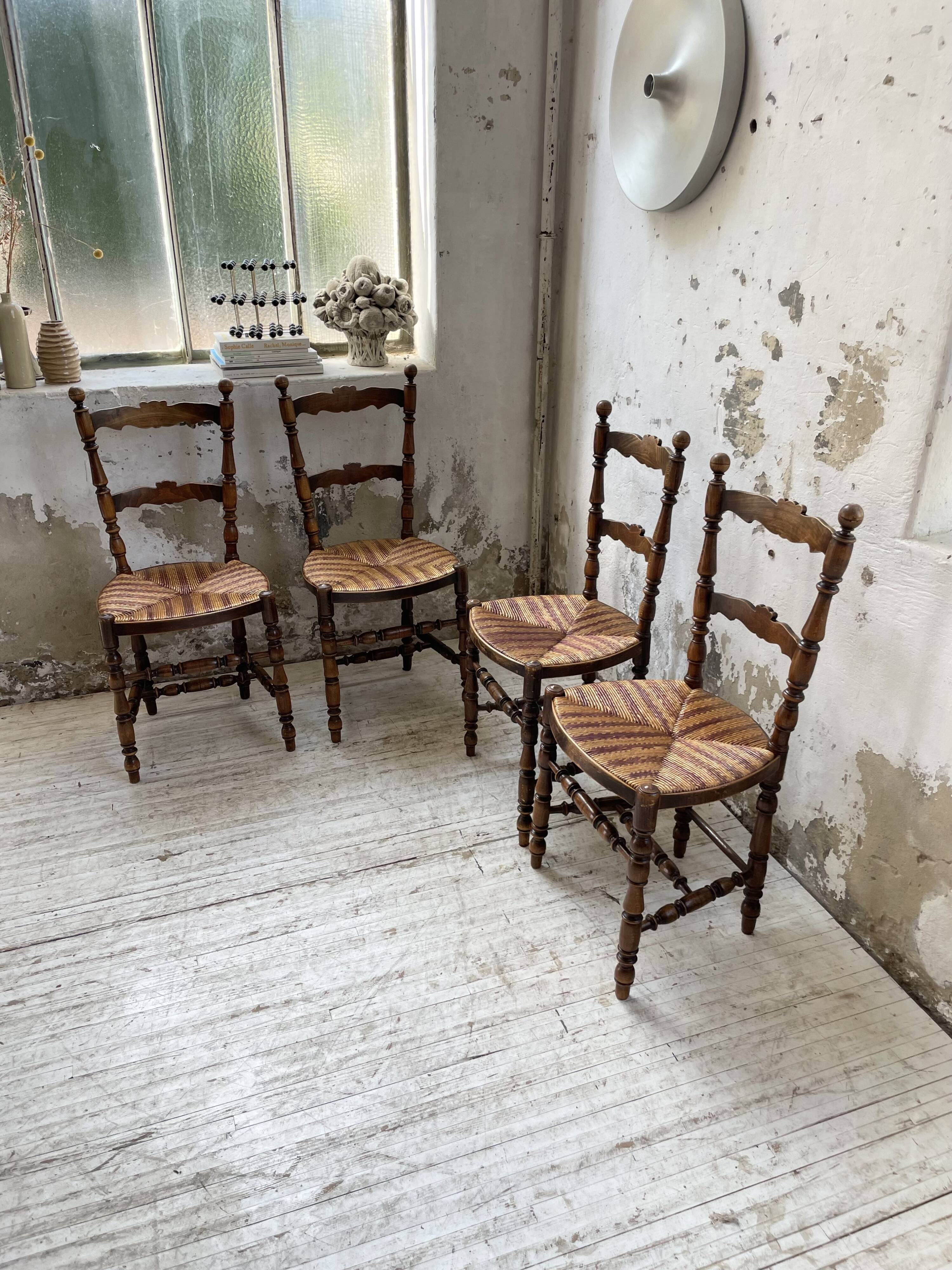 Set of rustic Provençal mulched chairs