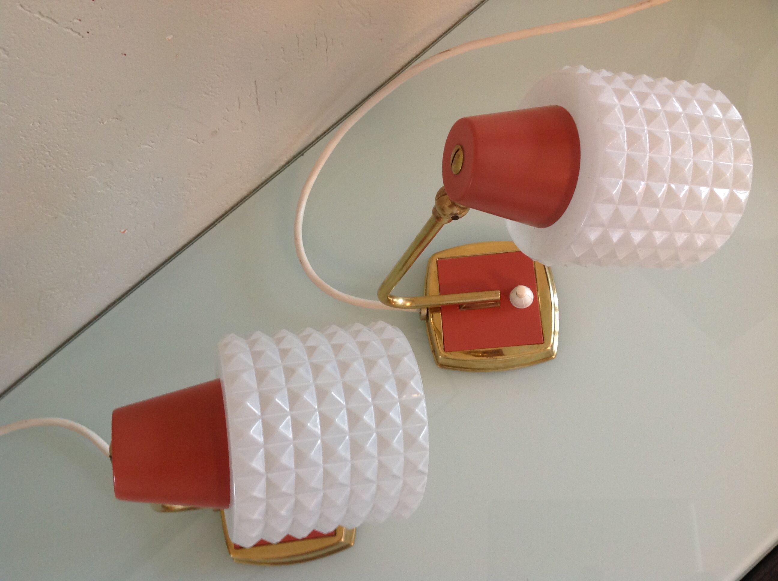 Pair of bedside lamps in structured white opaline and brass, vintage 60