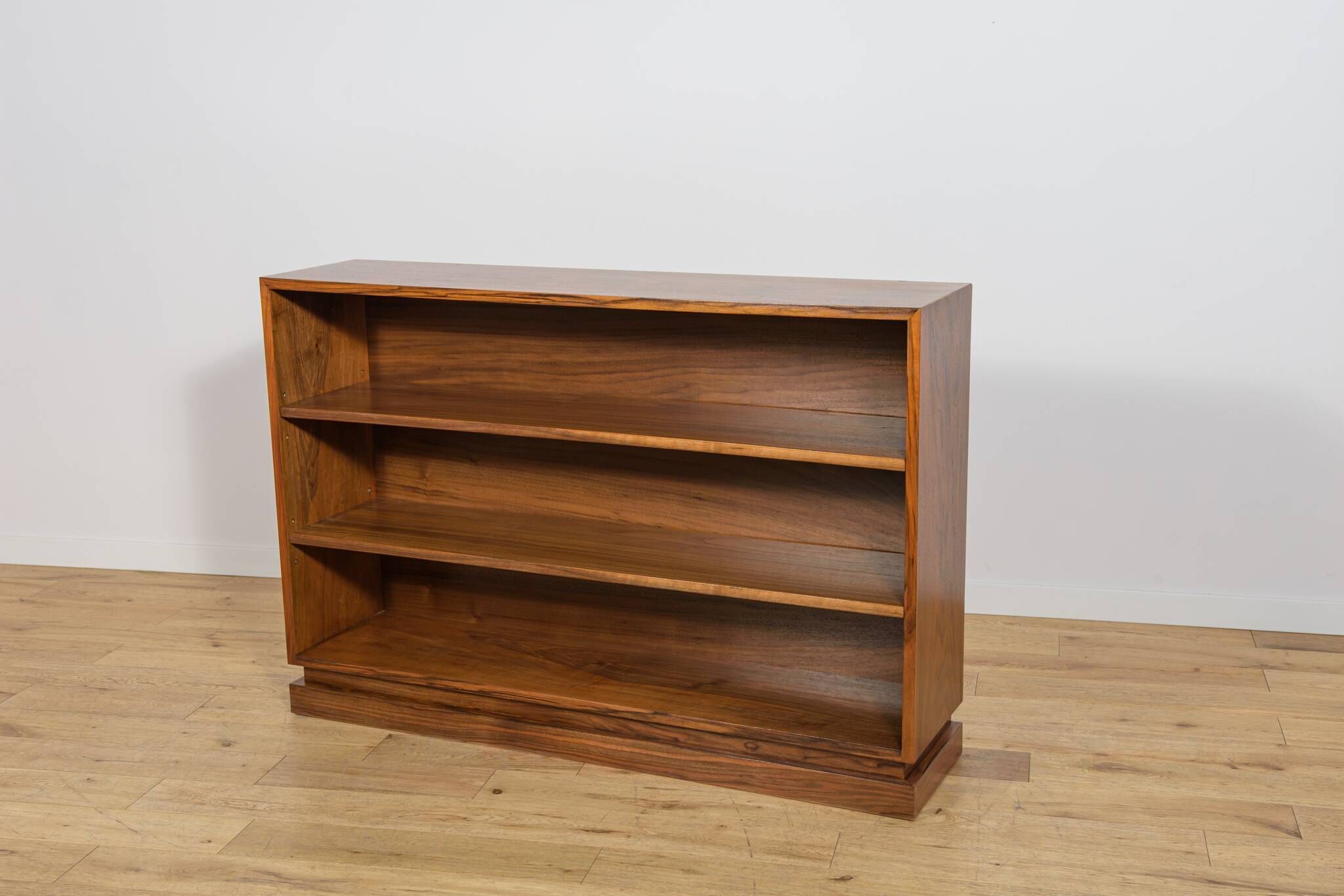 Bibliothèque en noyer Art Déco, Danemark, années 1930