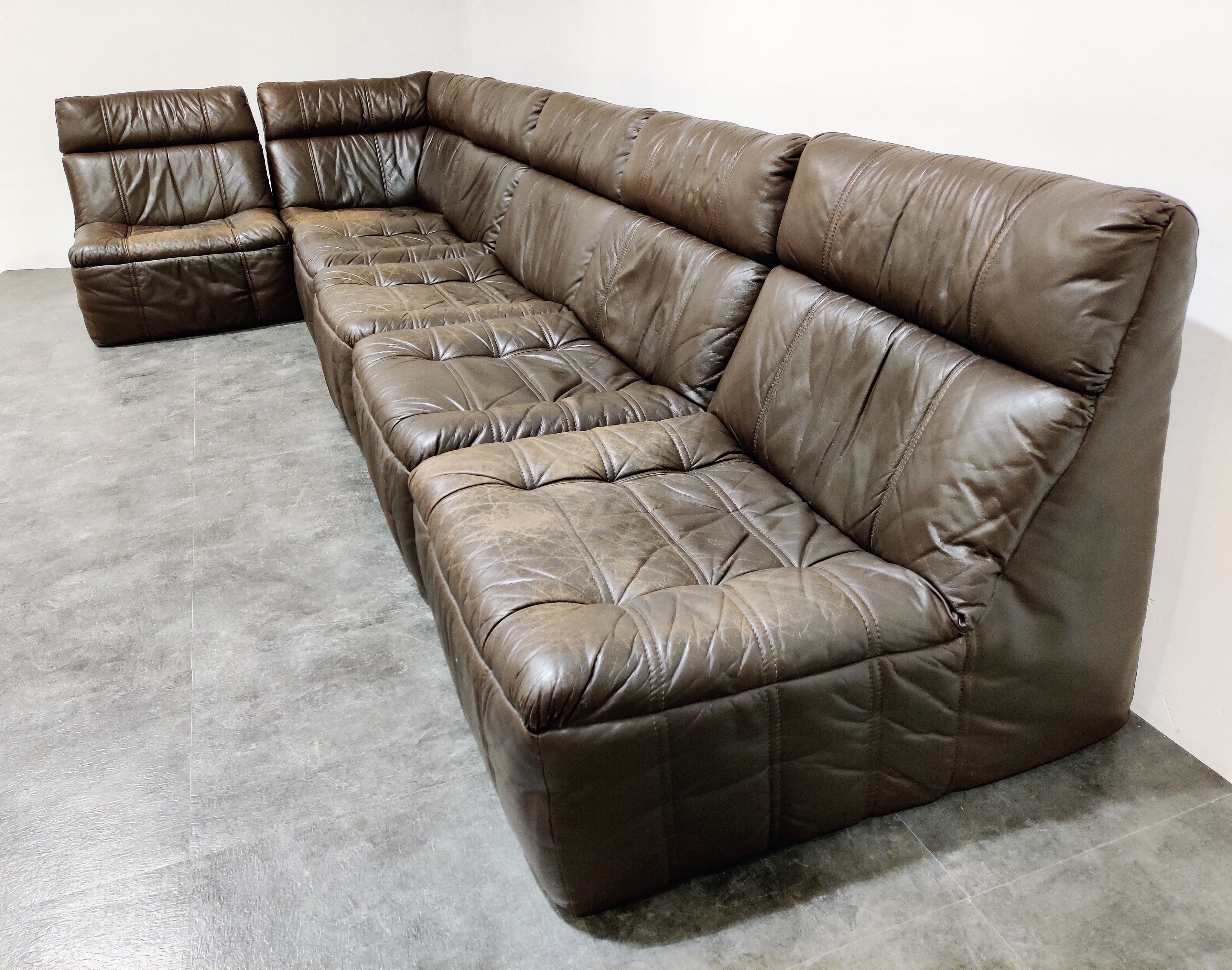 Vintage modular leather sofa by Rolf Benz 1970s
