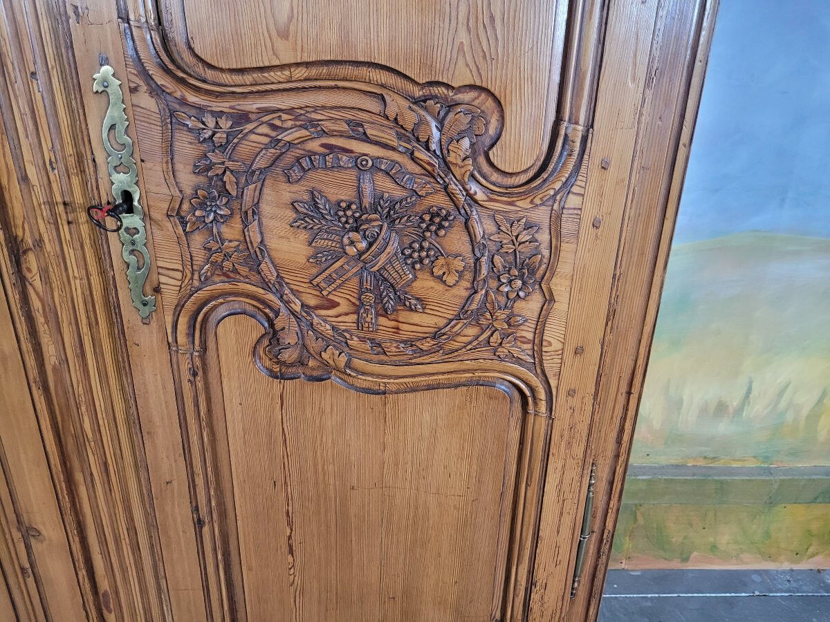Armoire de montagne en sapin