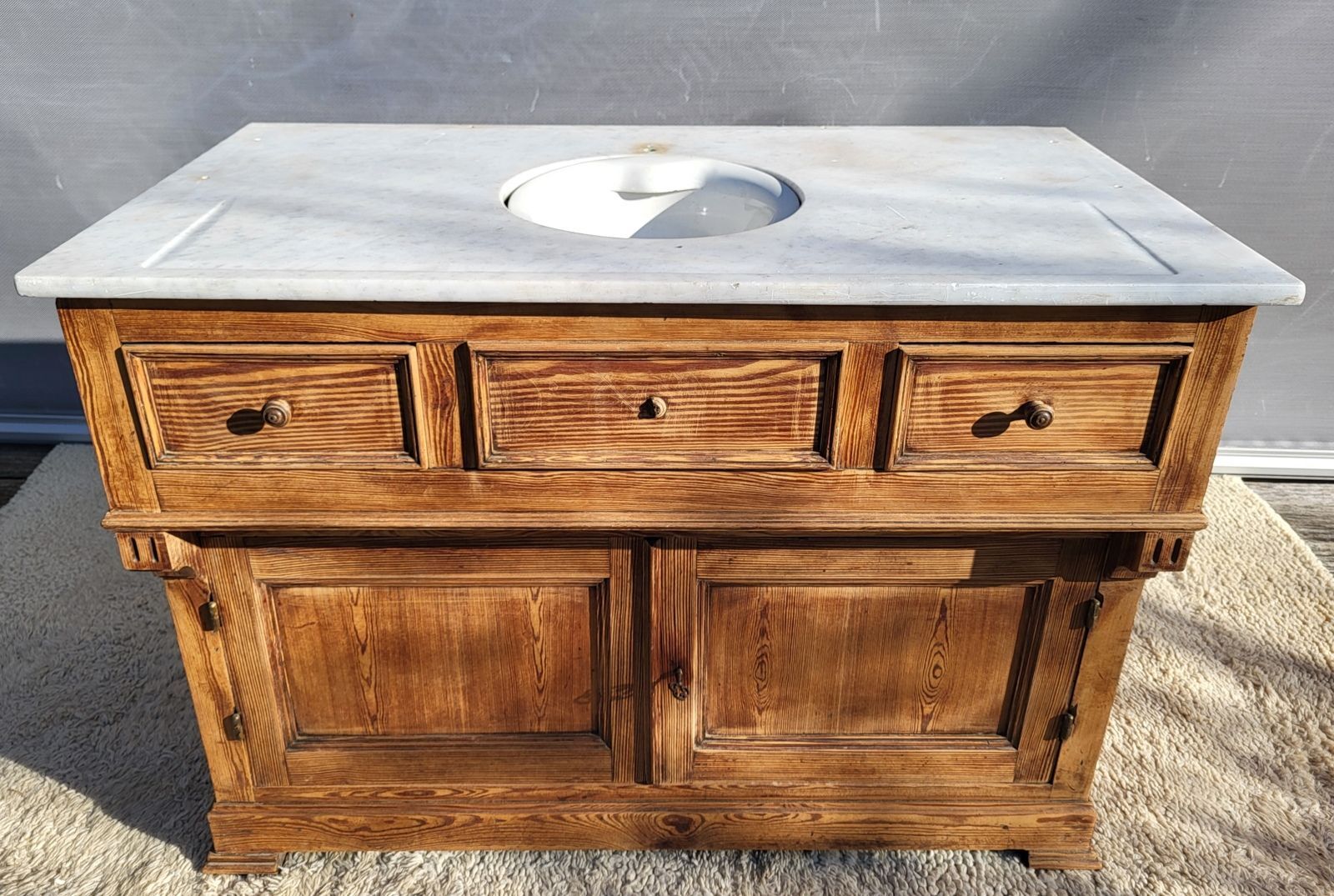 Meuble de toilette 1900 • Marbre et vasque à bascule