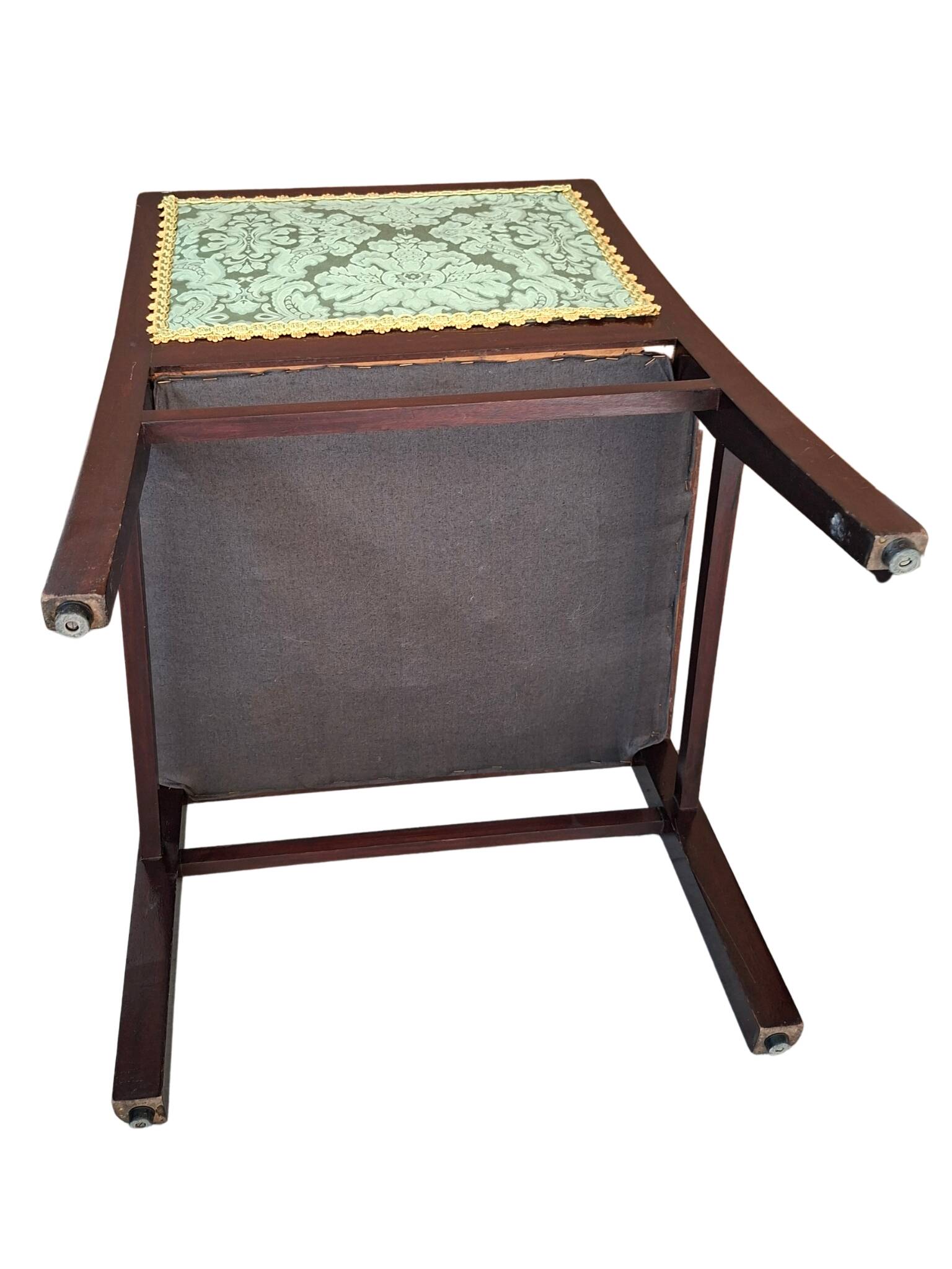 Coppia di Poltroncine Vintage Anni '70 in Mogano e Pregiata Seta di San Leu