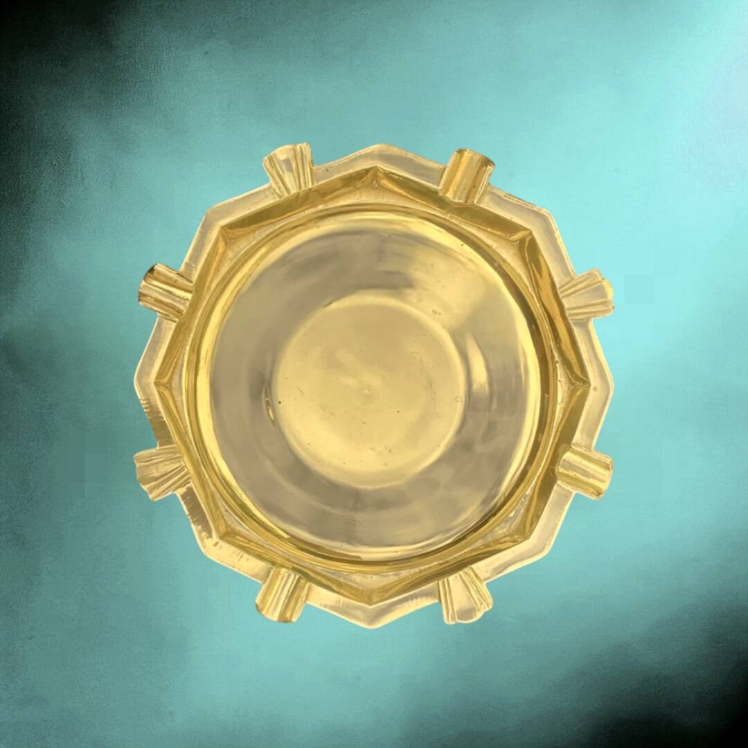 Large Art Deco ashtray in solid brass stamped India P.51 – circa 1950