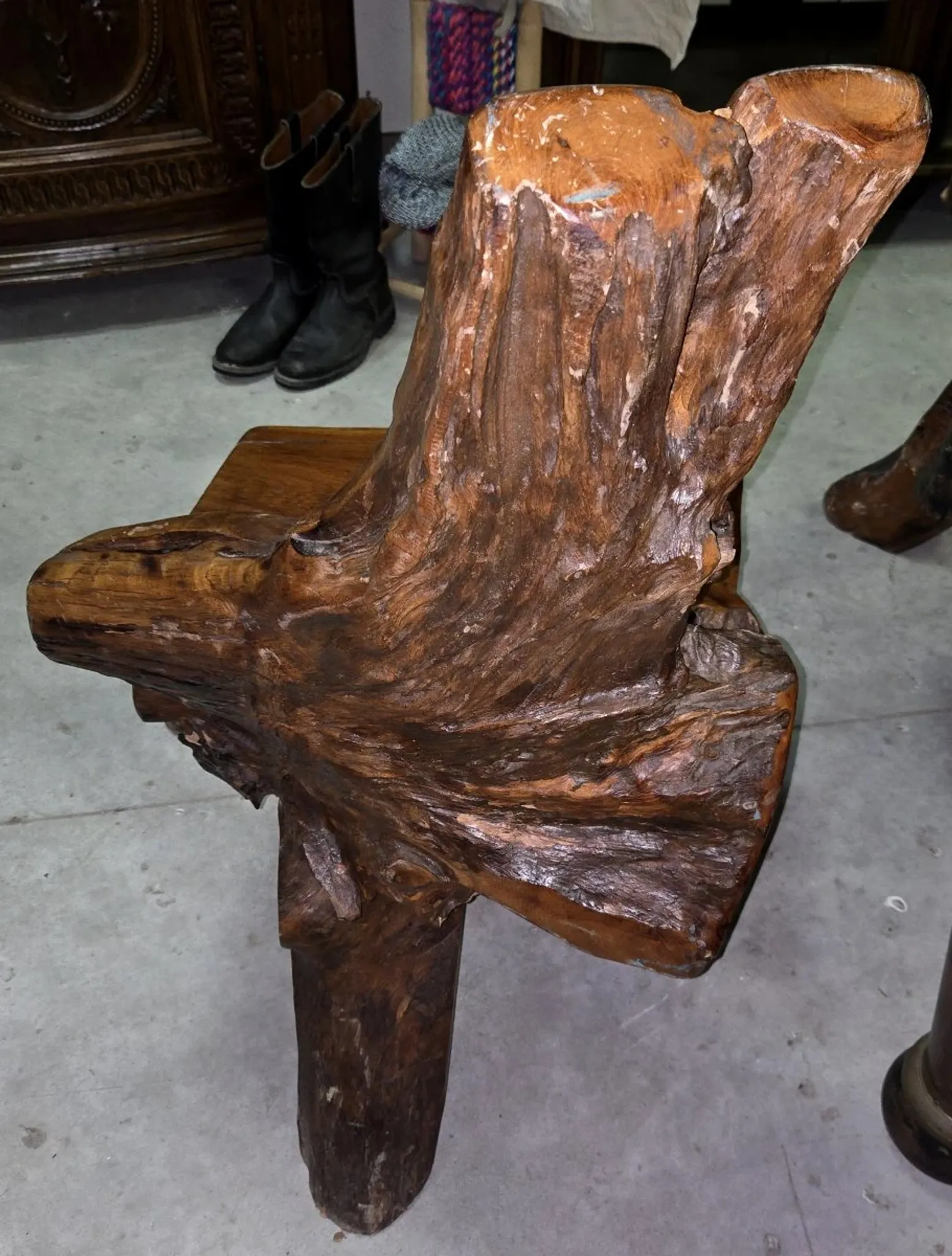 Sculptural armchair in solid wood – Unique piece, organic design