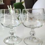 Lot 8 stemmed glasses, vine shoots patterns / Bunches of grapes in frosted glass. Vintage