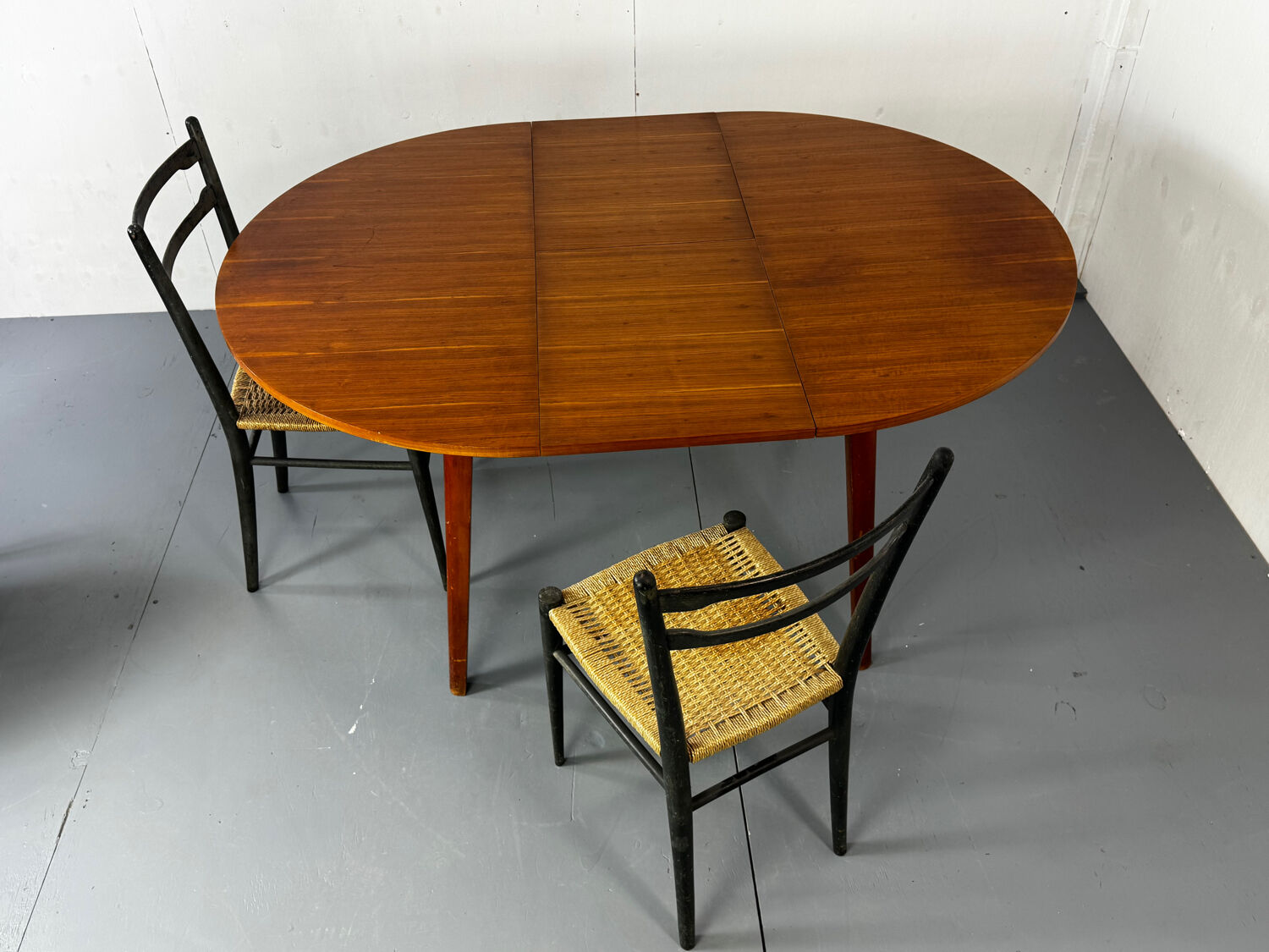 Table à manger ronde extensible moderniste danoise du milieu du siècle, 19