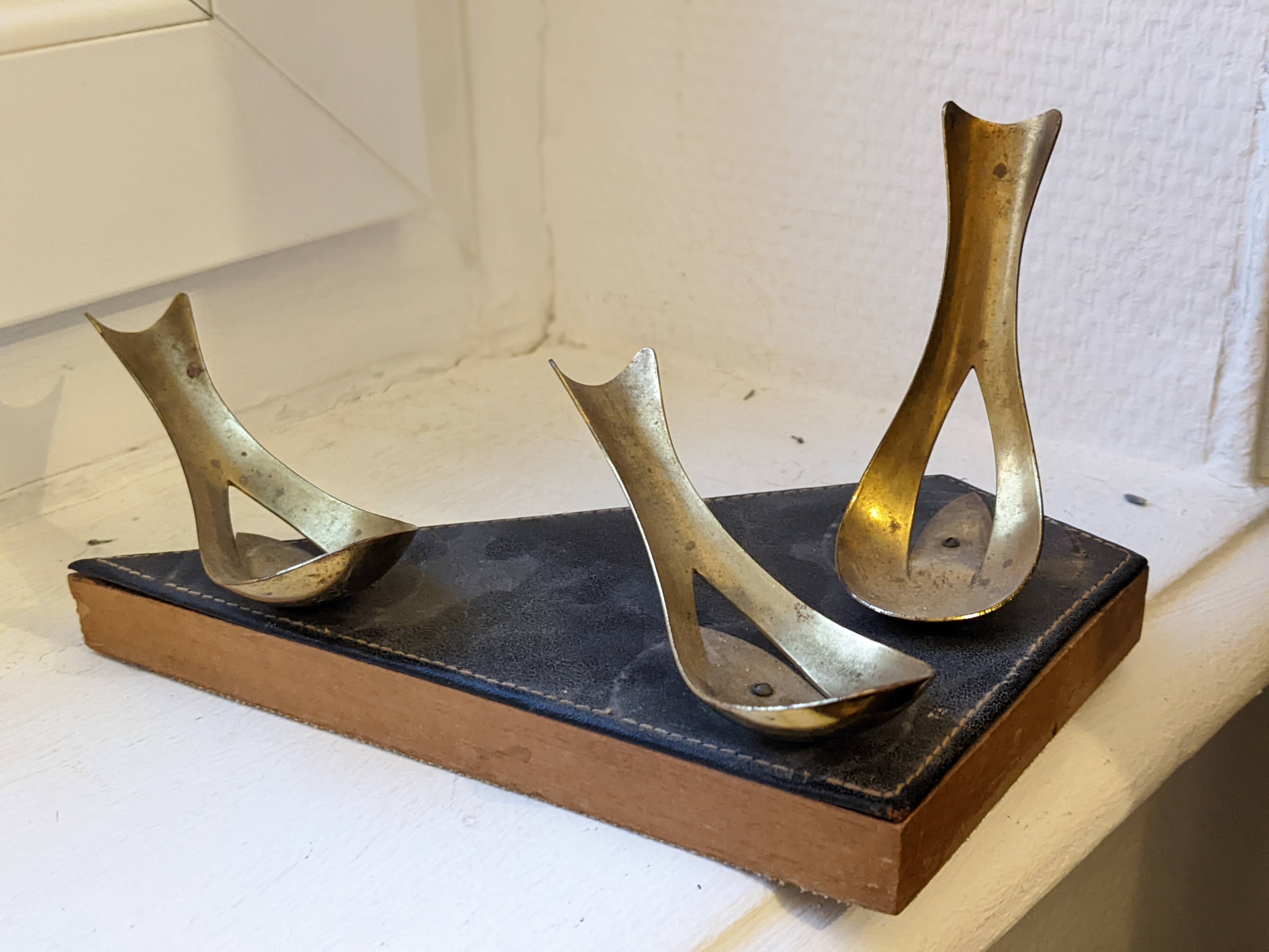 Old pipe holder