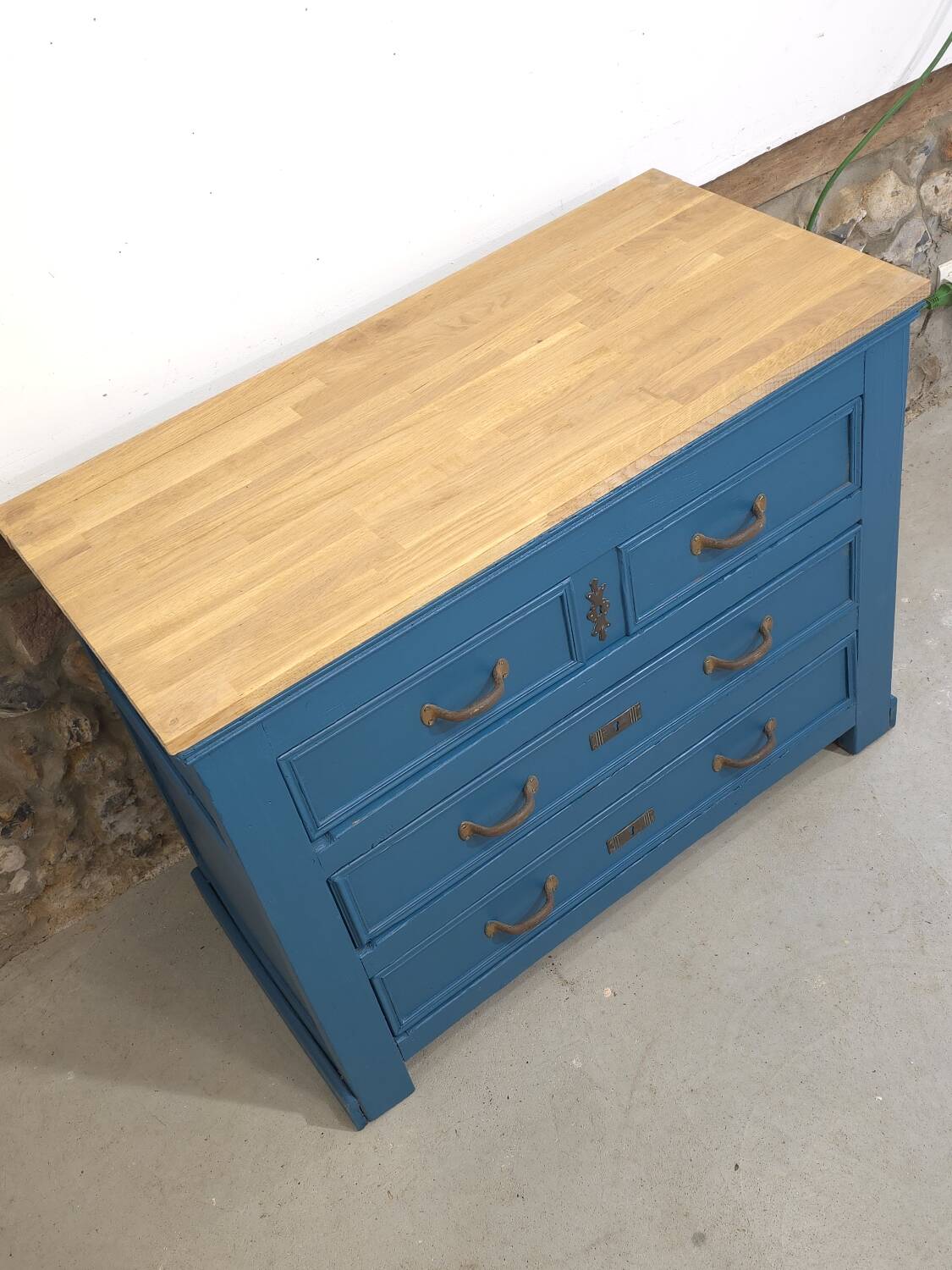 Commode ancienne bleue et dessus chêne