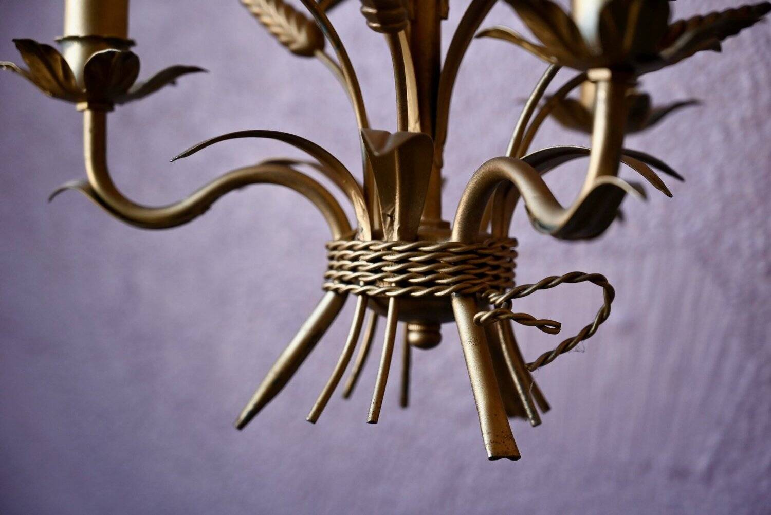 Vintage wheat spike chandelier in gold metal, 3 lights, 1970s Hollywood Regency.