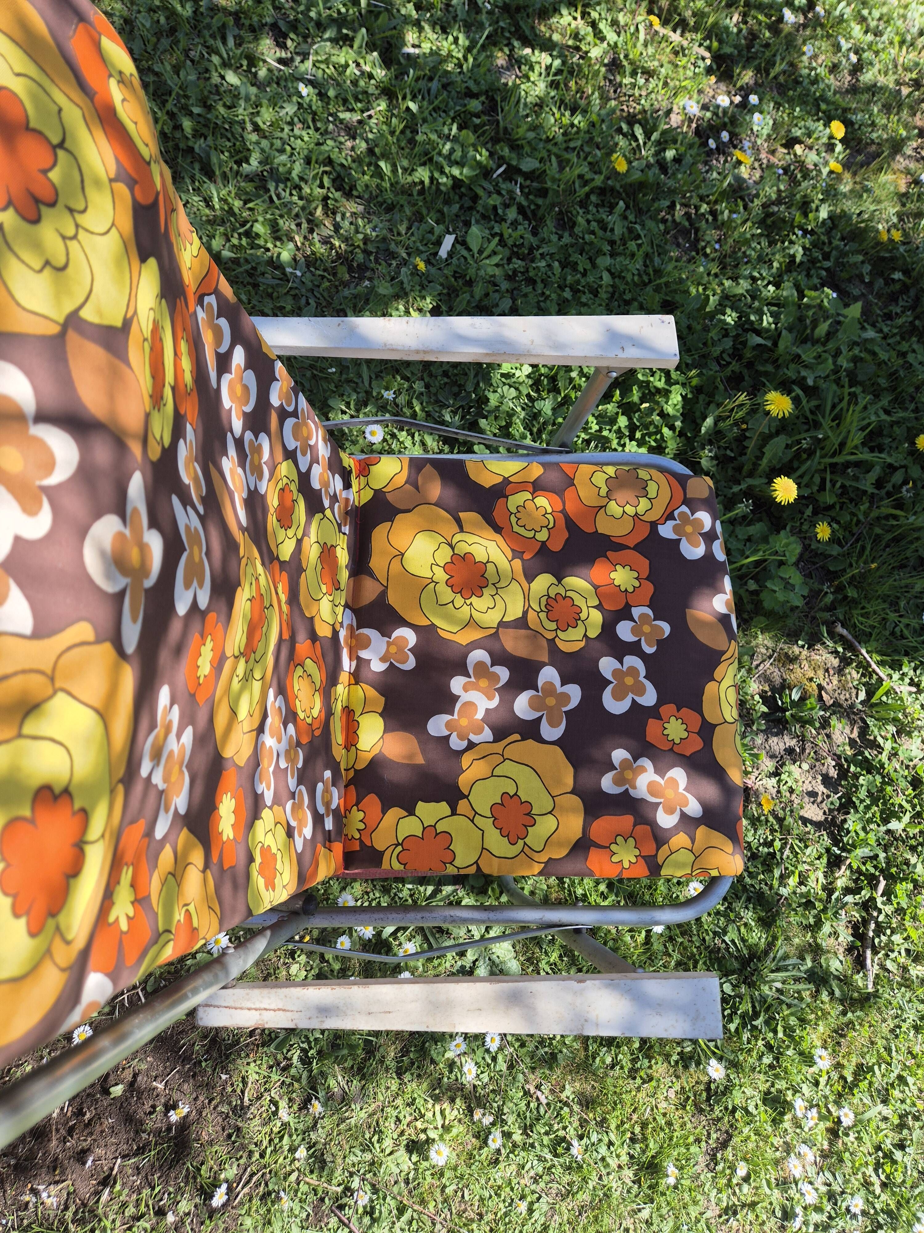 Vintage folding camping chair in canvas with brown and yellow flower print 70s