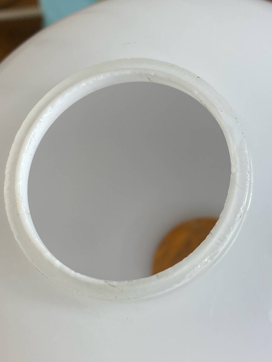 Lampe en opaline blanche et bleue 