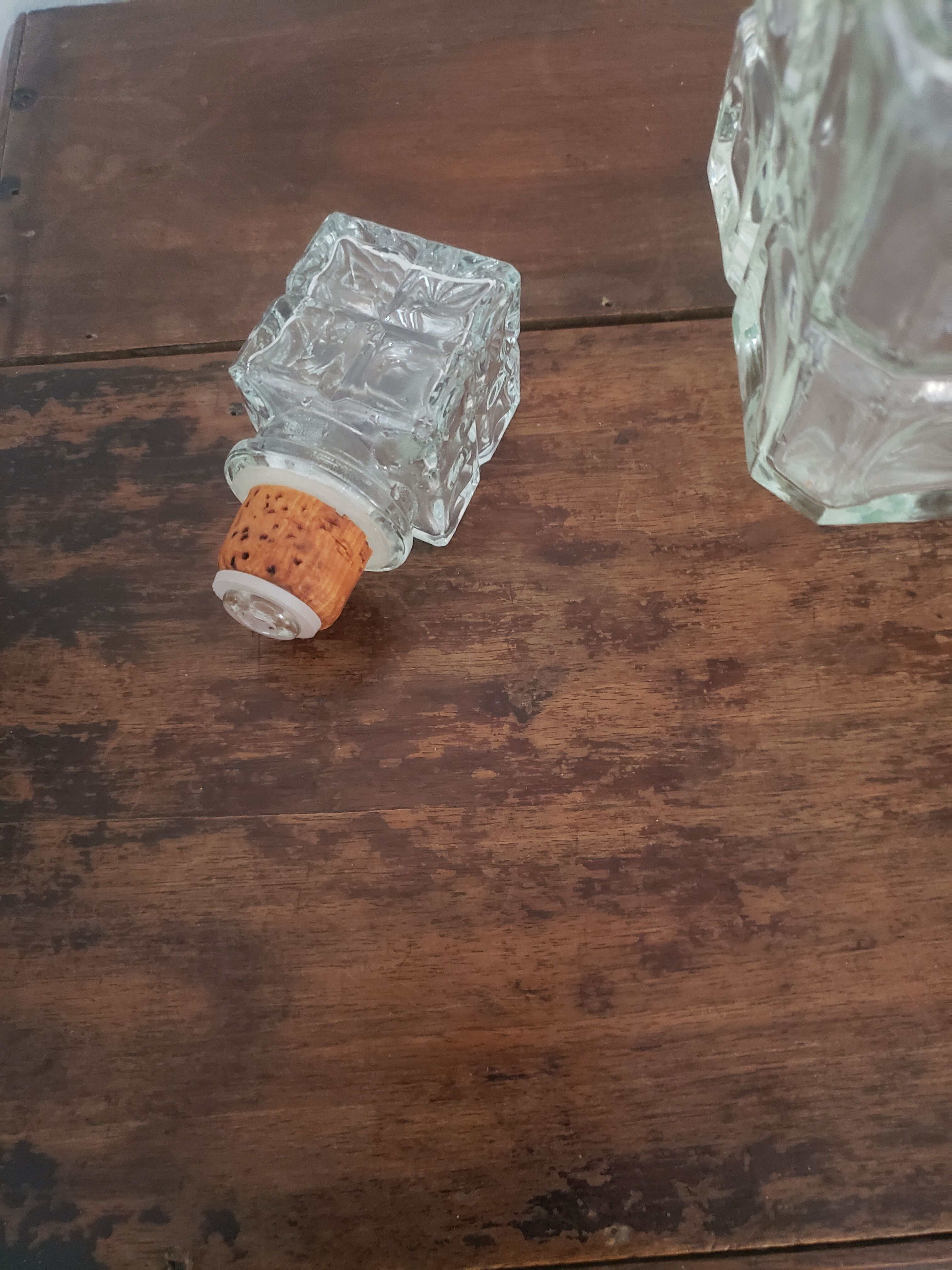Whiskey decanter