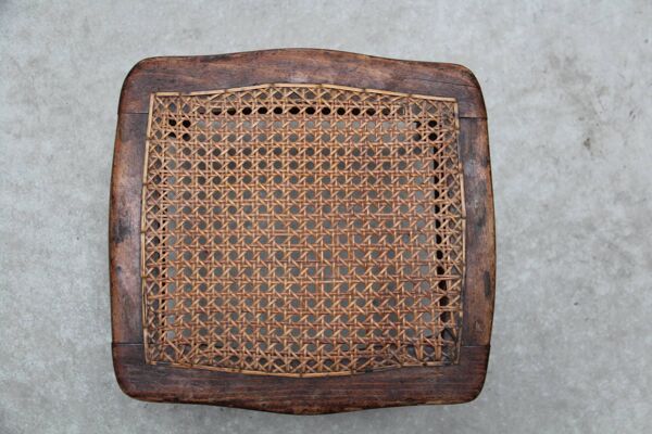 Repose-pieds ancien bois canné