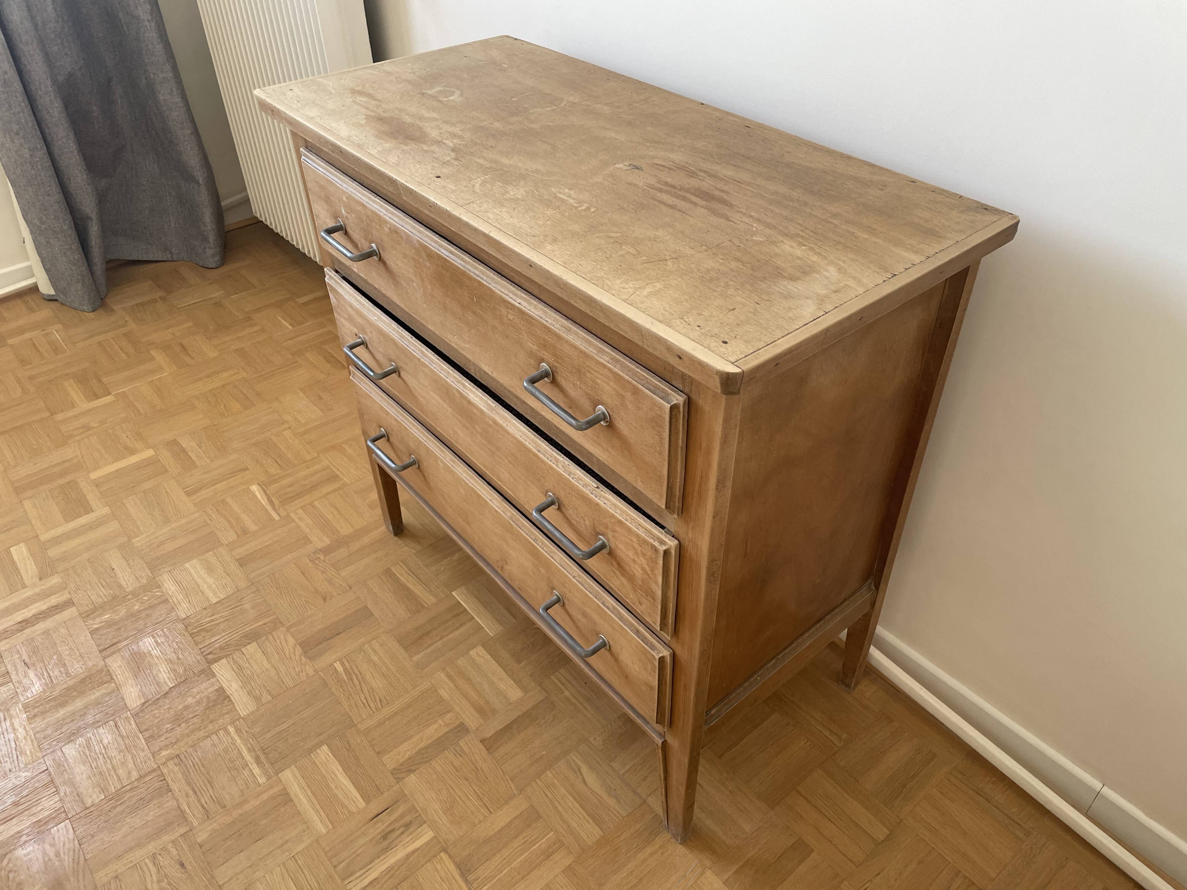 Natural wood chest of drawers