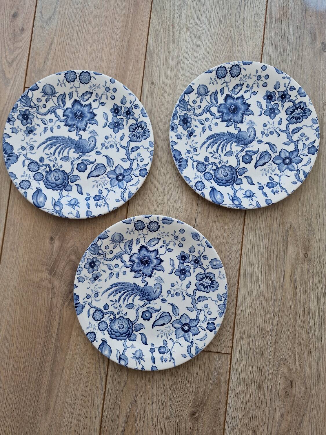 3 Villeroy and Boch dinner plates Paradiso model