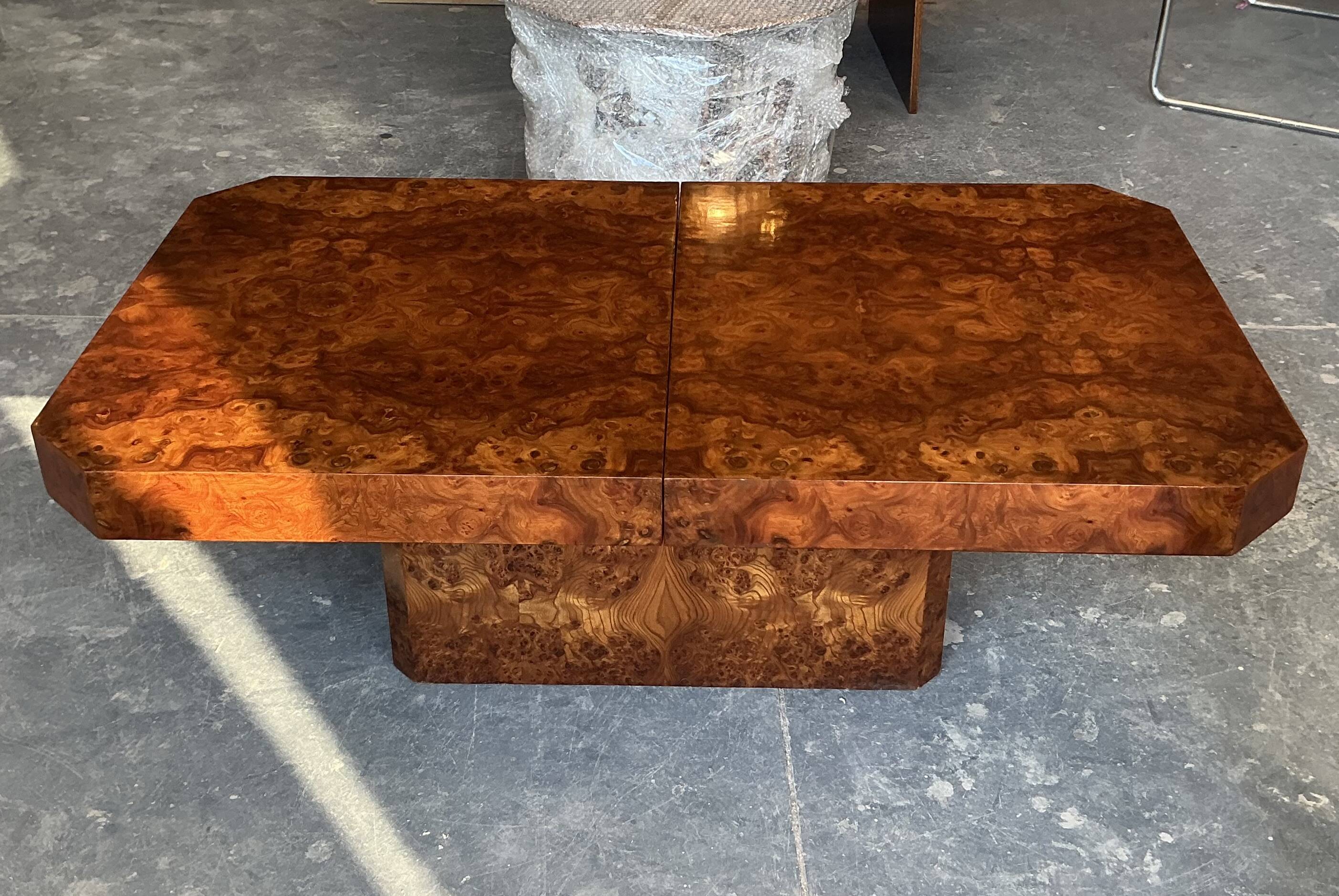 Elegant coffee table in elm burl, 1970